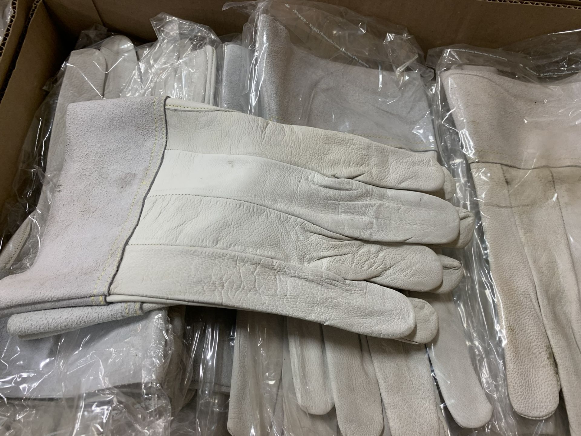 L/O LEATHER GLOVES - Image 2 of 2