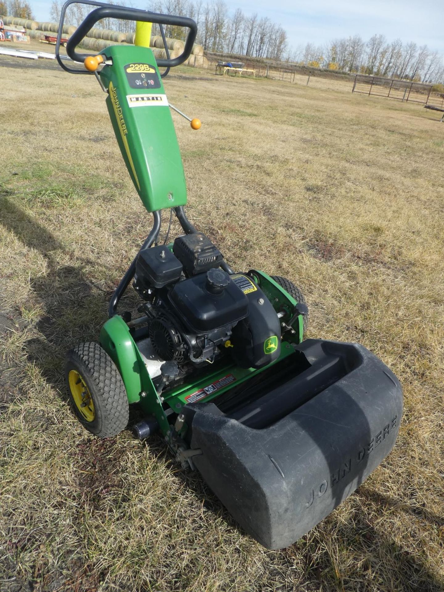 JOHN DEERE 220B E-CUT HYBRID/WALK GREEN MOWER/ROLLER W/ HONDA ENG.