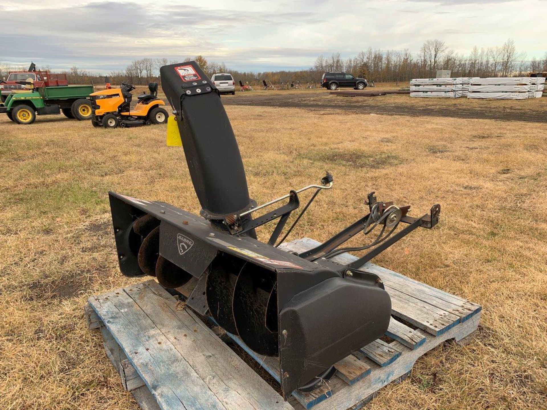 JOHN DEERE 42" SNOW THROWER S/N M0SYSTX010495 - Image 4 of 5