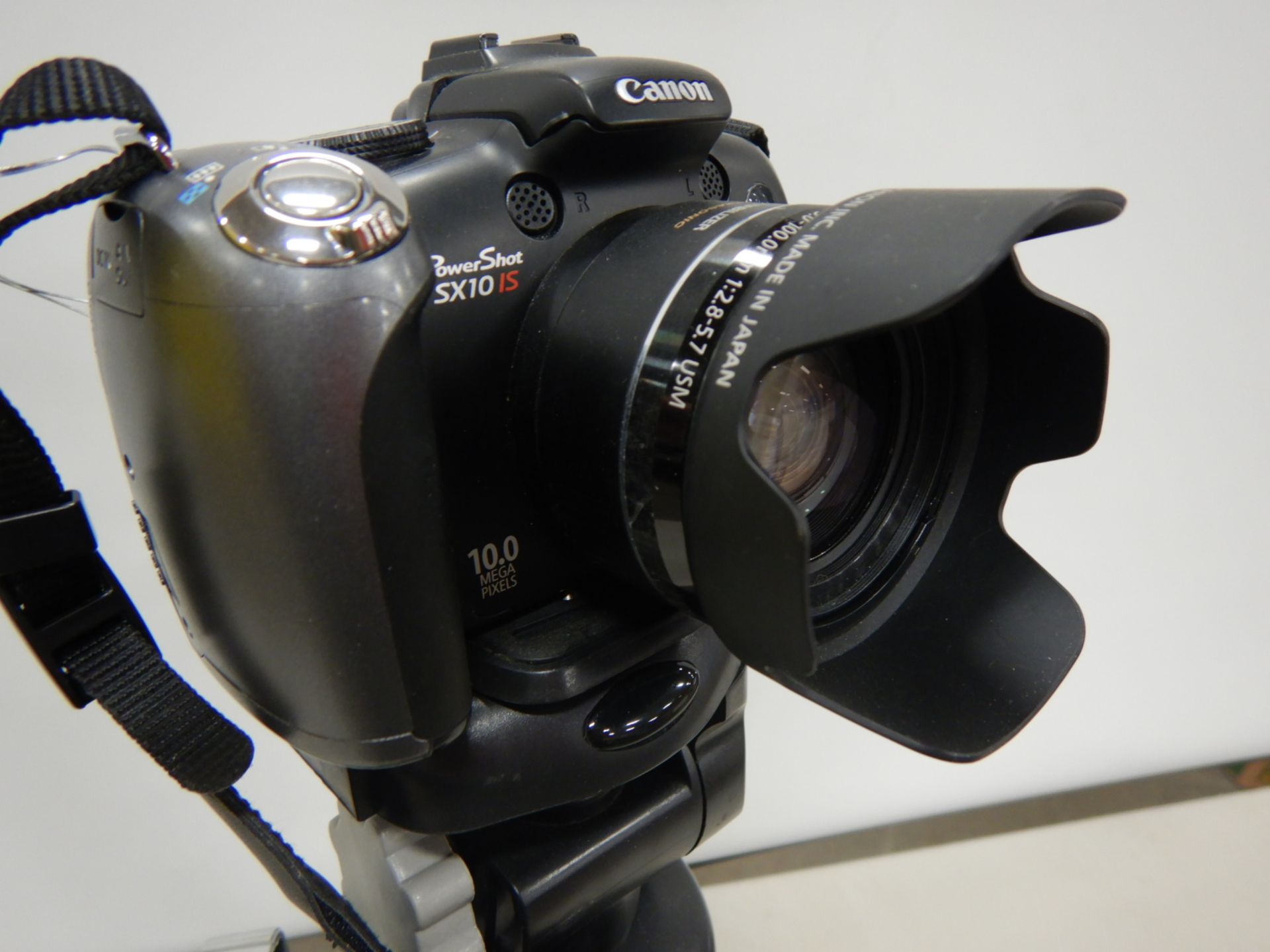 CANON POWERSHOT SX10IS DIGITAL CAMERA AND TRIPOD - Image 2 of 3