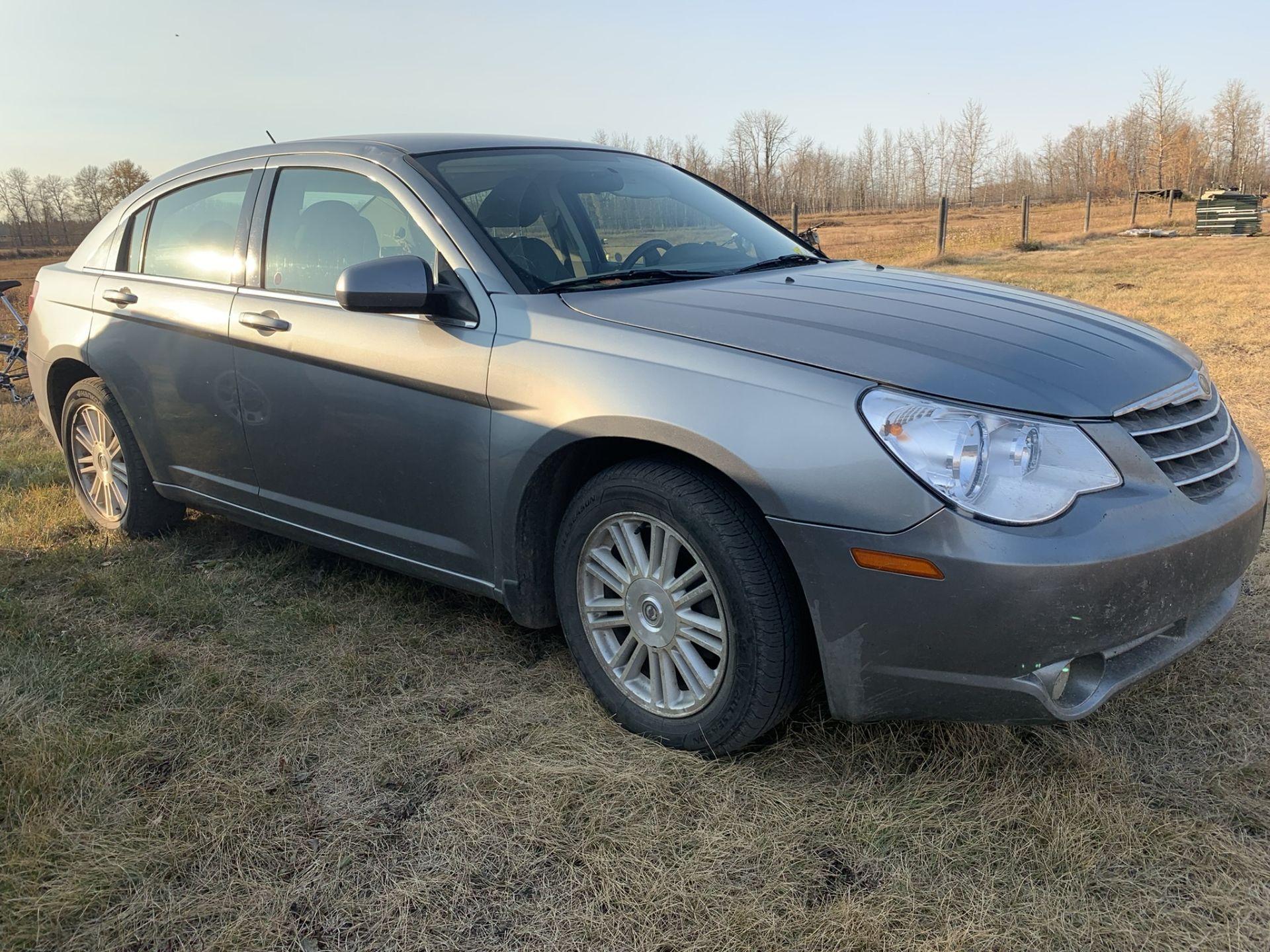 2007 CHRYSLER SEABRING SEDAN, FWS, 2.7L GAS ENG, 4DR, CLOTH INT., 383,500KMS SHOWING - Bild 2 aus 4