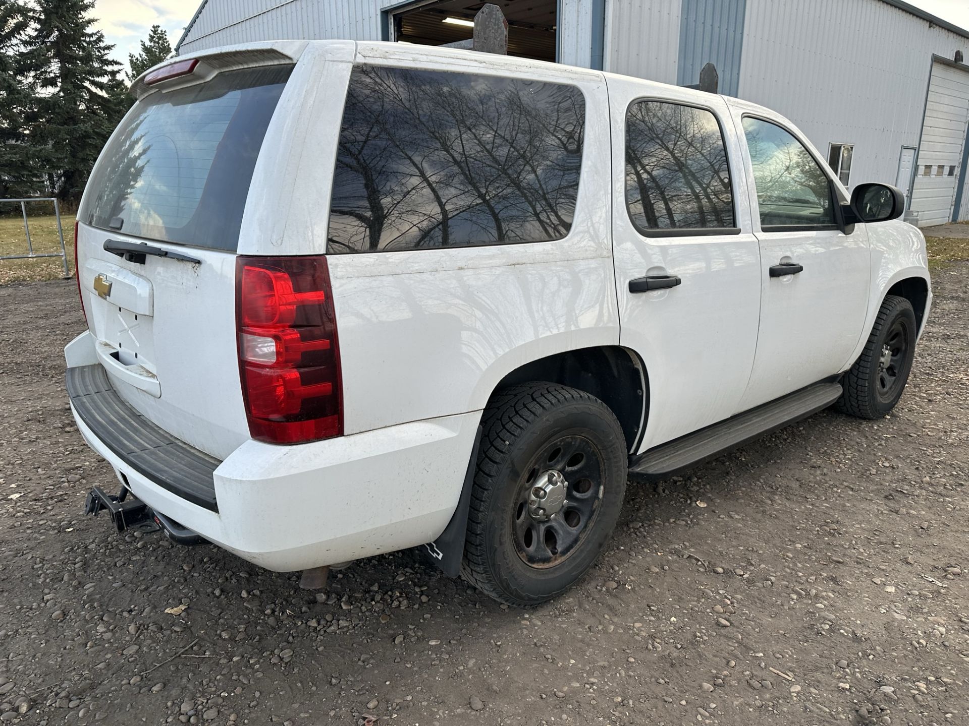 2013 CHEVROLET TAHOE SUV, 2WD, 5-PASS, 233,718 KMS SHOWING, (FORMER POLICE VEHICLE) - Image 3 of 12