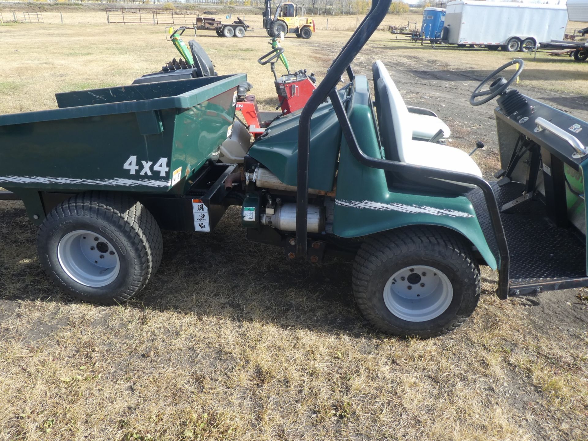 2002 SMITHCO BIGFOOT ARTICULATING UTILITY VEHICLE, 4X4, 680KG HYD. DUMP, 20 HP KOHLER GAS ENG., - Image 2 of 6