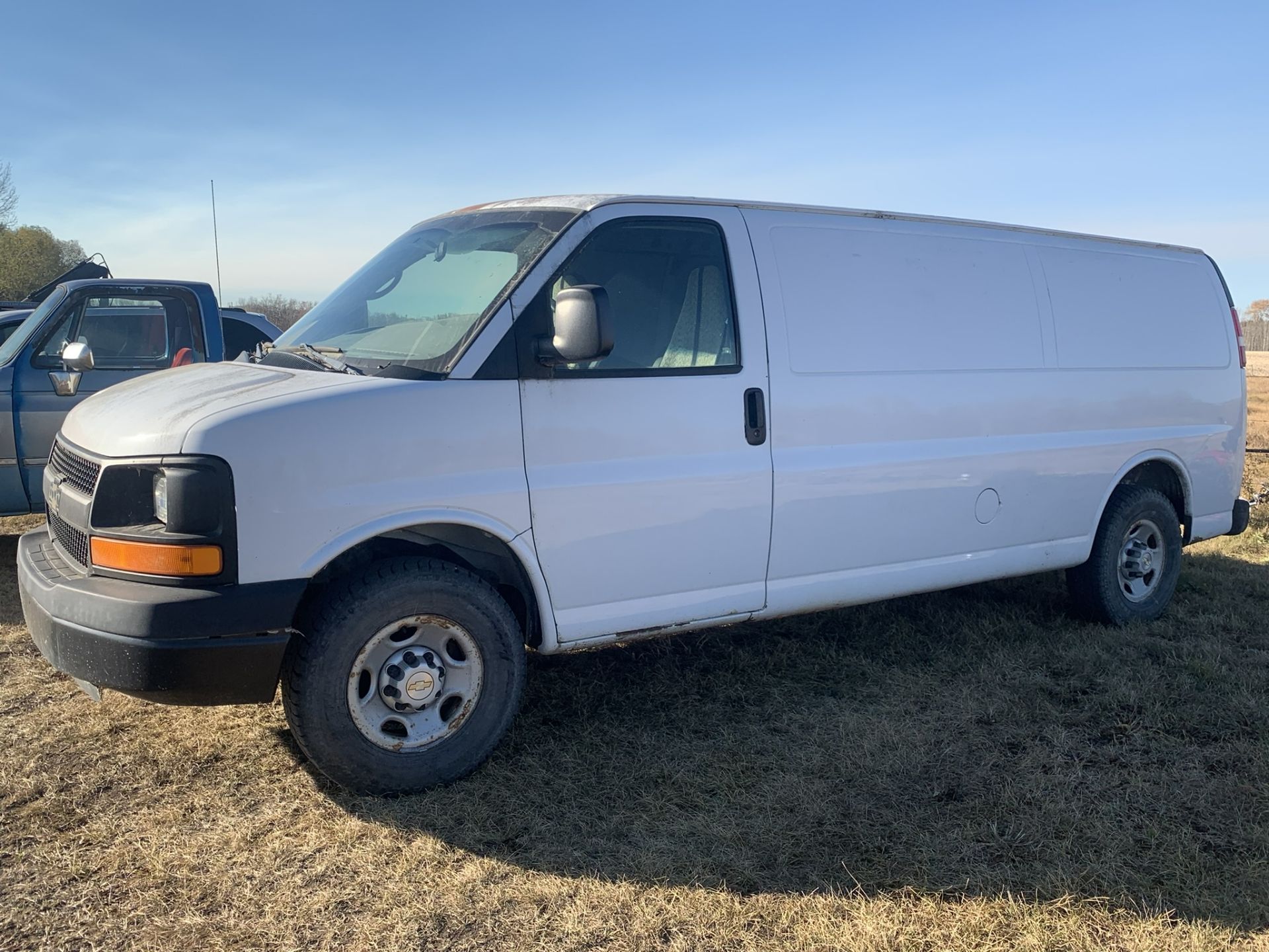 2007 CHEVROLET EXPRESS 2500 CARGO VAN , 2WD, 4.8L LR4 GAS ENG., 266,297 KMS SHOWING - Image 2 of 12