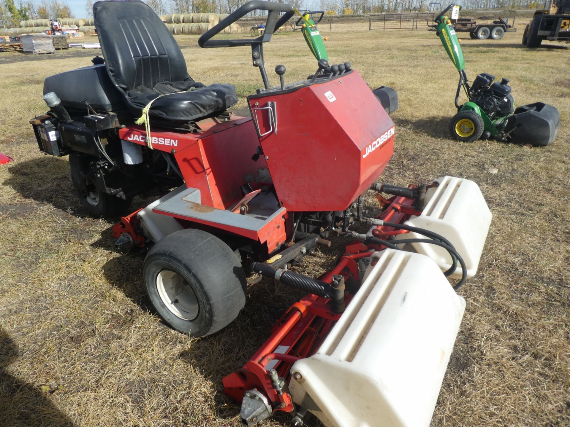 JACOBSON GREEN KING IV GOLF GREEN RIDE ON REEL MOWER, 70" CUT, 1909 HRS SHOWING S/N 622285927 - RUNN