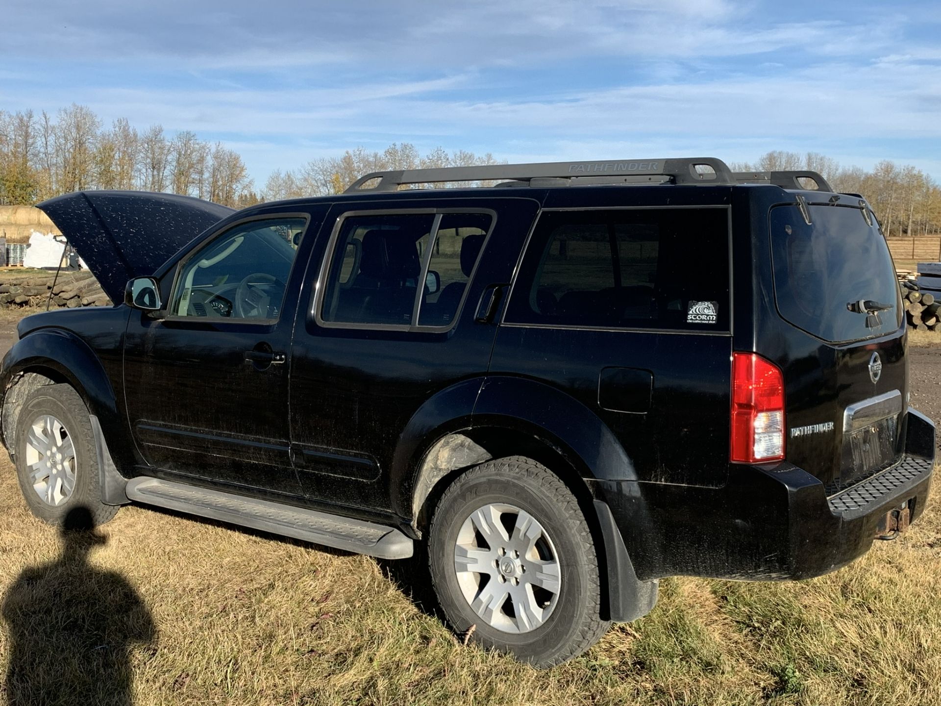 2005 NISSAN PATHFINDER SUV, 4X4, 4.0L GAS ENG, 4-DR, LEATHER INT. 119,524 KMS SHOWING - Image 3 of 11