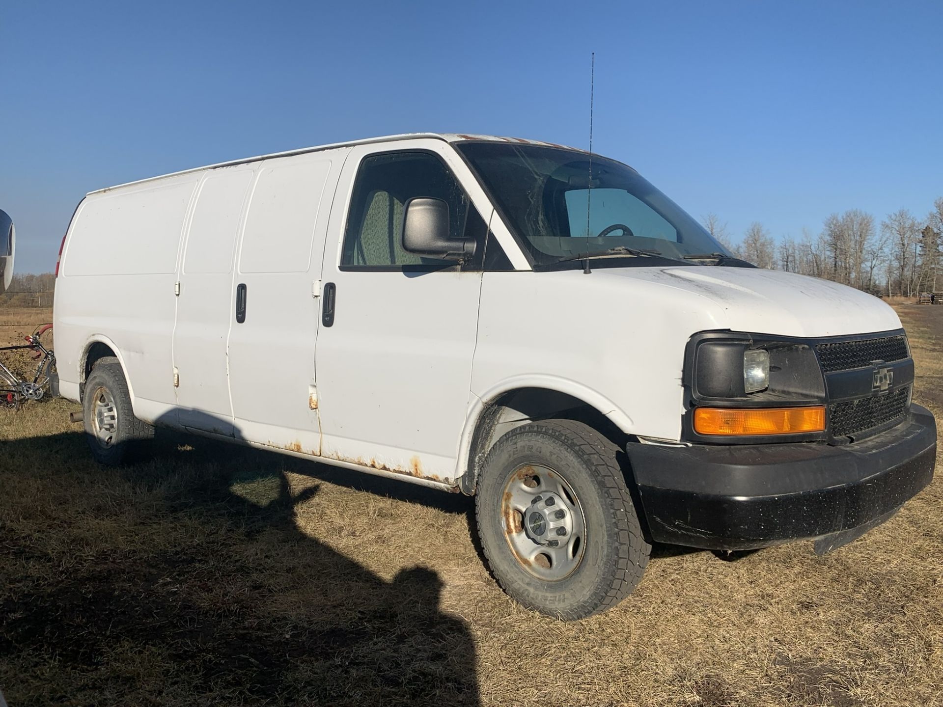 2007 CHEVROLET EXPRESS 2500 CARGO VAN , 2WD, 4.8L LR4 GAS ENG., 266,297 KMS SHOWING - Image 6 of 12