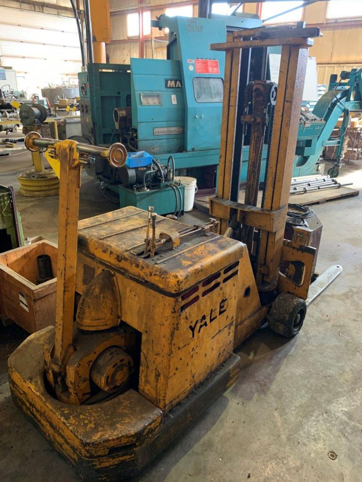 YALE WALK BEHIND ELECTRIC FORKLIFT, 2000 LB, W/ CHARGER. WORKING WELL - Image 12 of 17