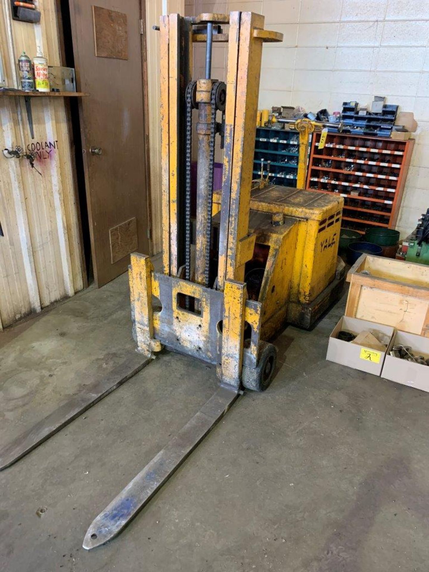 YALE WALK BEHIND ELECTRIC FORKLIFT, 2000 LB, W/ CHARGER. WORKING WELL - Image 2 of 17