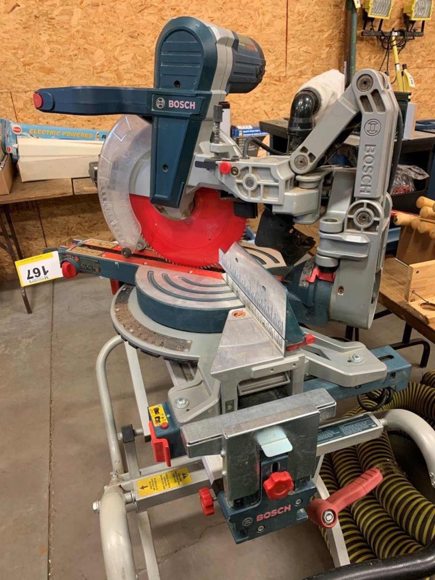 BOSCH GCM12SD 12" DUAL-BEVEL HINGE SLIDE MITRE SAW ON T4B GRAVITY RISE COLLAPSIBLE STAND - Image 4 of 7