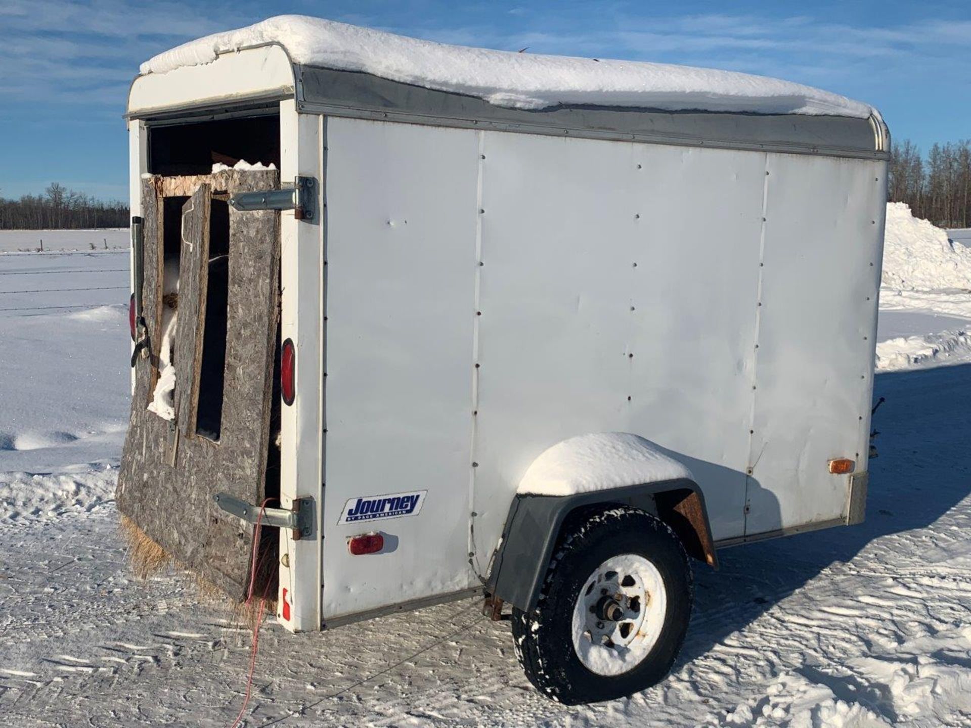 PACE AMERICAN ENCLOSED TRAILER, 5FTX8FT, T/A, REAR DOOR MISSING, INCLUDES HAY, JACK NEEDS REPAIR, - Image 4 of 4