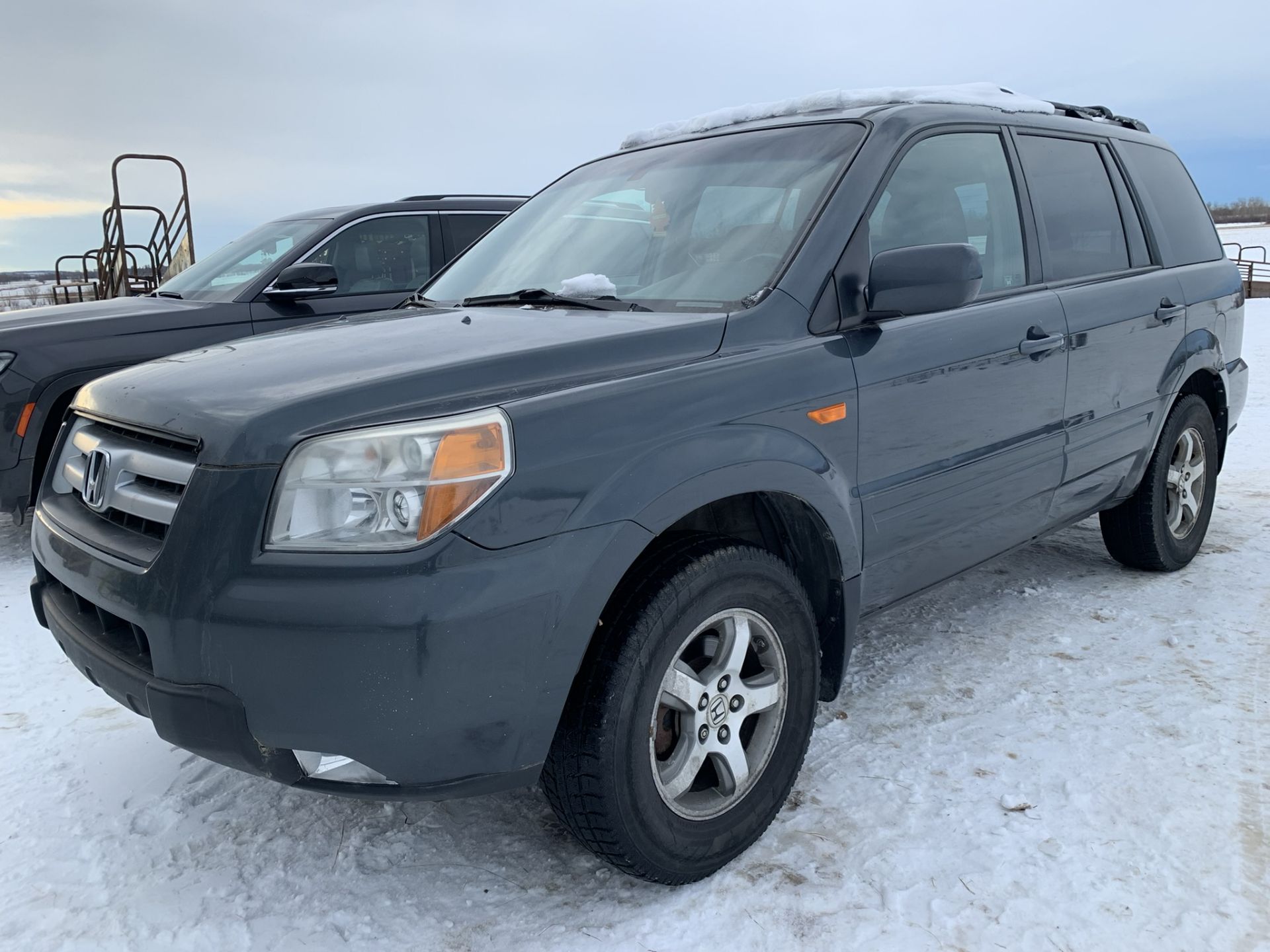 2006 HONDA PILOT SUV, AWD, V6, 4DR, LEATHER, APROX. 375,000 KMS SHOWING, S/N 2HKYF18546H003826