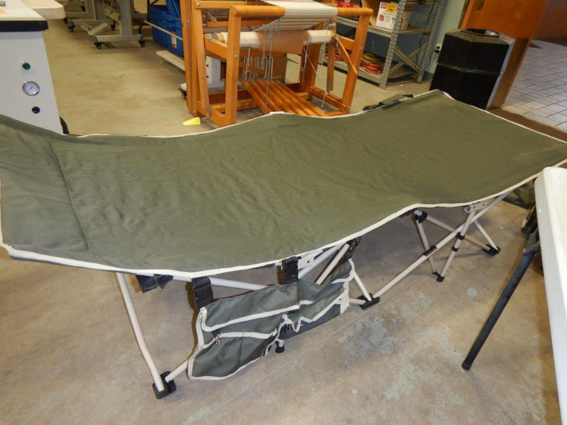 COLLAPSIBLE CAMPING COT - Image 2 of 3