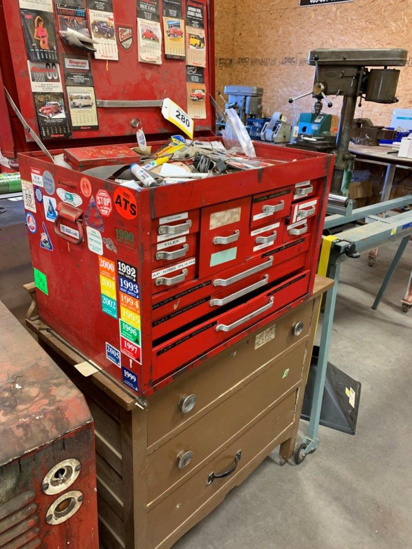 12-DRAWER METAL TOOLBOX ON ROLLING WOODEN 3-DRAWER CABINET - Image 2 of 6