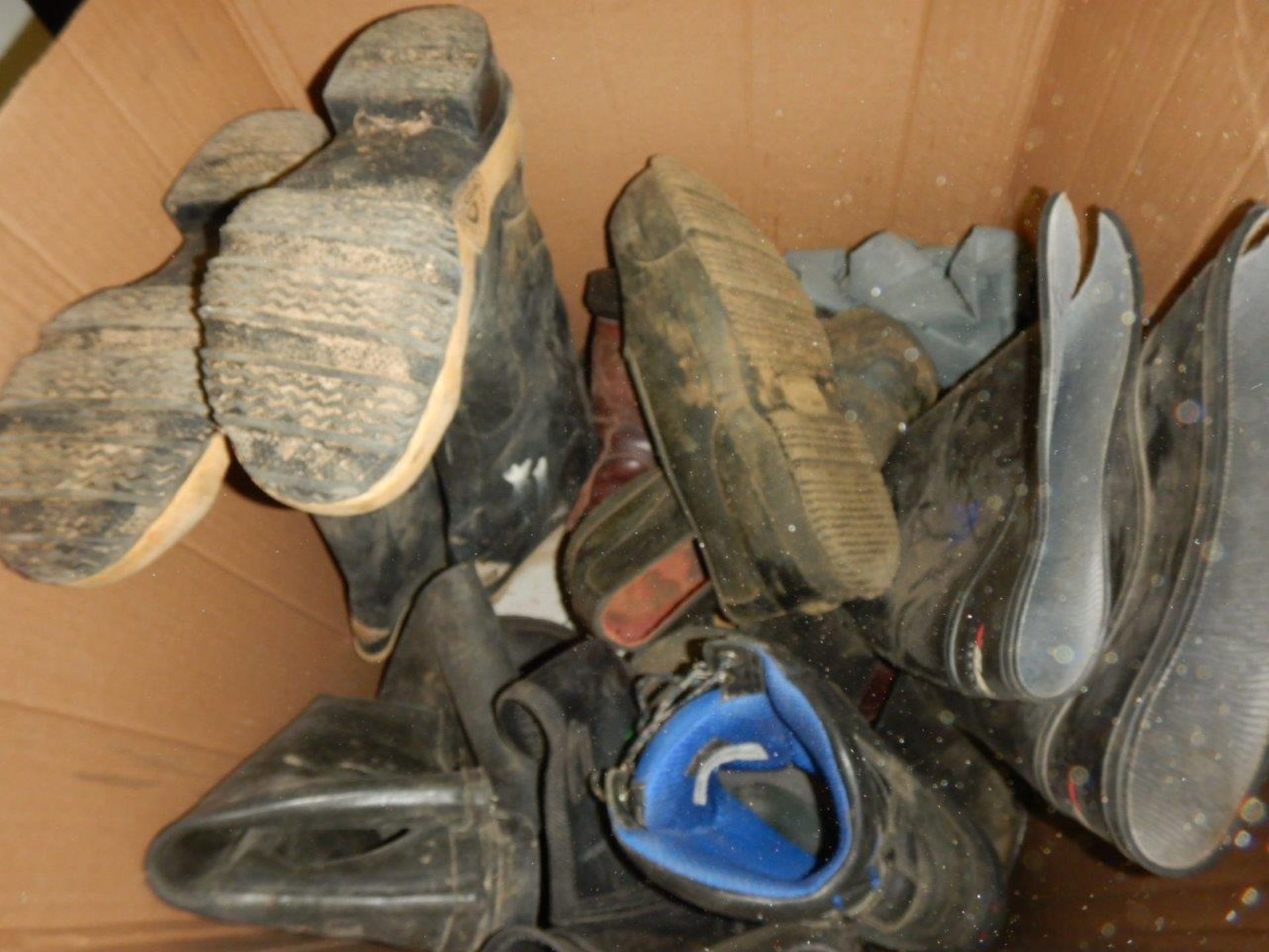 INSULATED NORTHERN ESCAPE CHEST WADERS & ASSORTED RUBBER BOOTS - Image 3 of 5