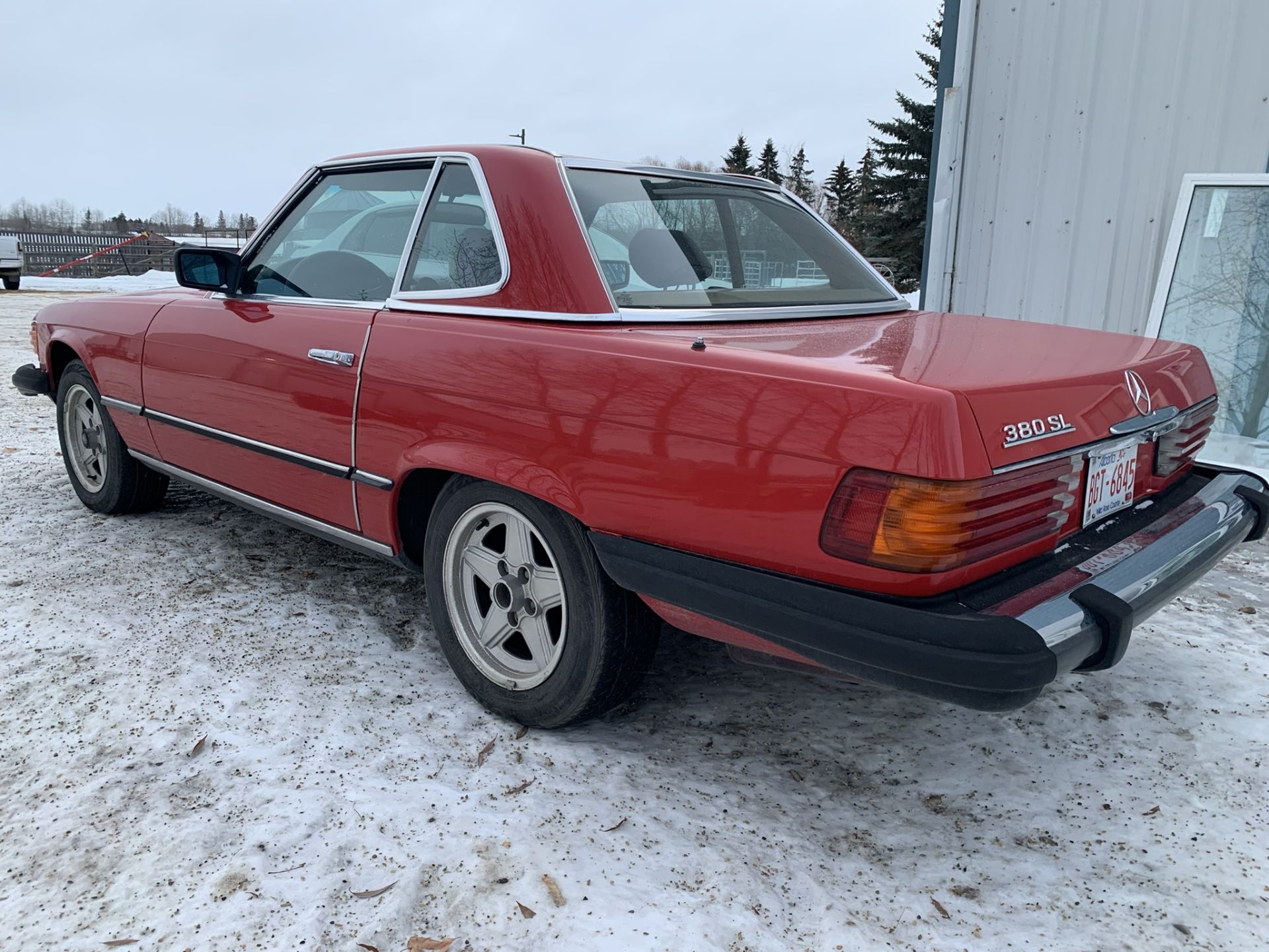 1984 MERCEDES 380 SL CONVERTIBLE HARDTOP, RWD, 3.8L V8, 173,259 MILES SHOWING, S/N WDBBA45A3EA006227 - Image 5 of 9