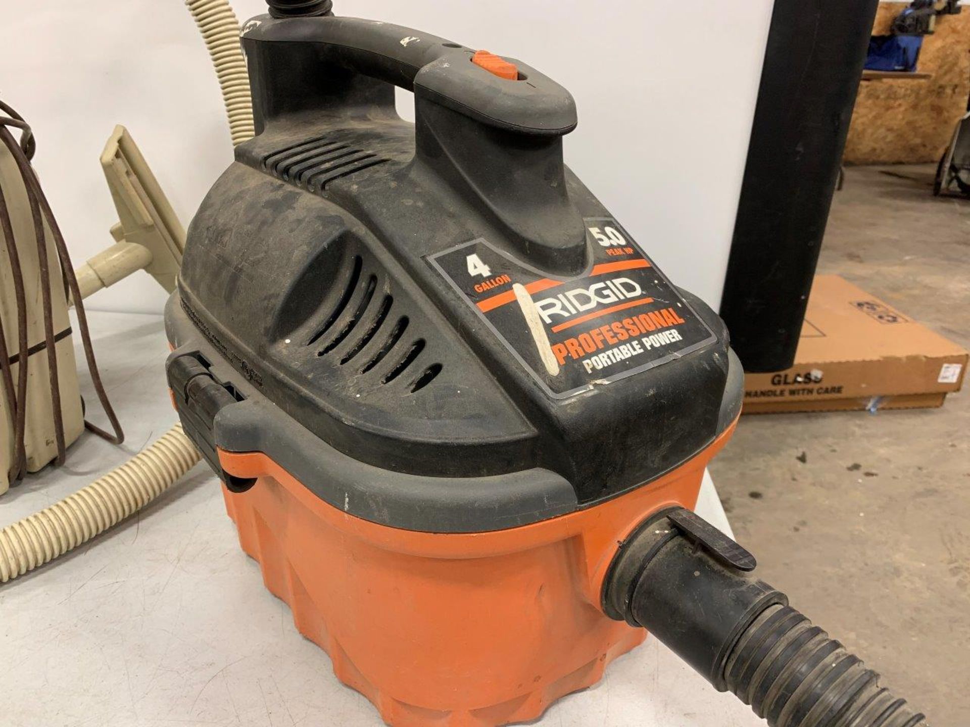RIDGID PORTABLE WE/DRY SHOP VACUUM W/ ATTACHMENTS AND PERFORMER VACUUM - Image 4 of 6