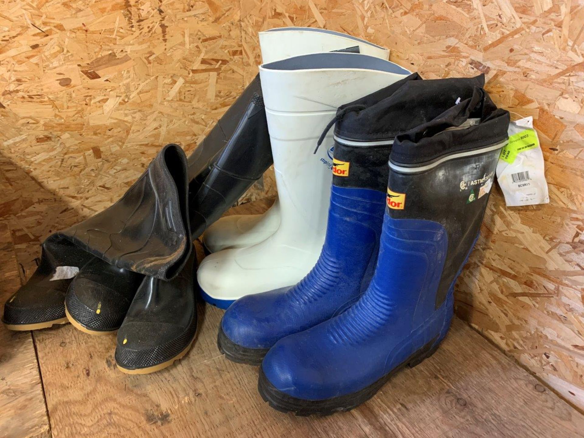 L/O ASSORTED RUBBER BOOTS AND BOOTS, L/O DECLERMONT RUBBER BOOT FOOT LINER - Image 3 of 11