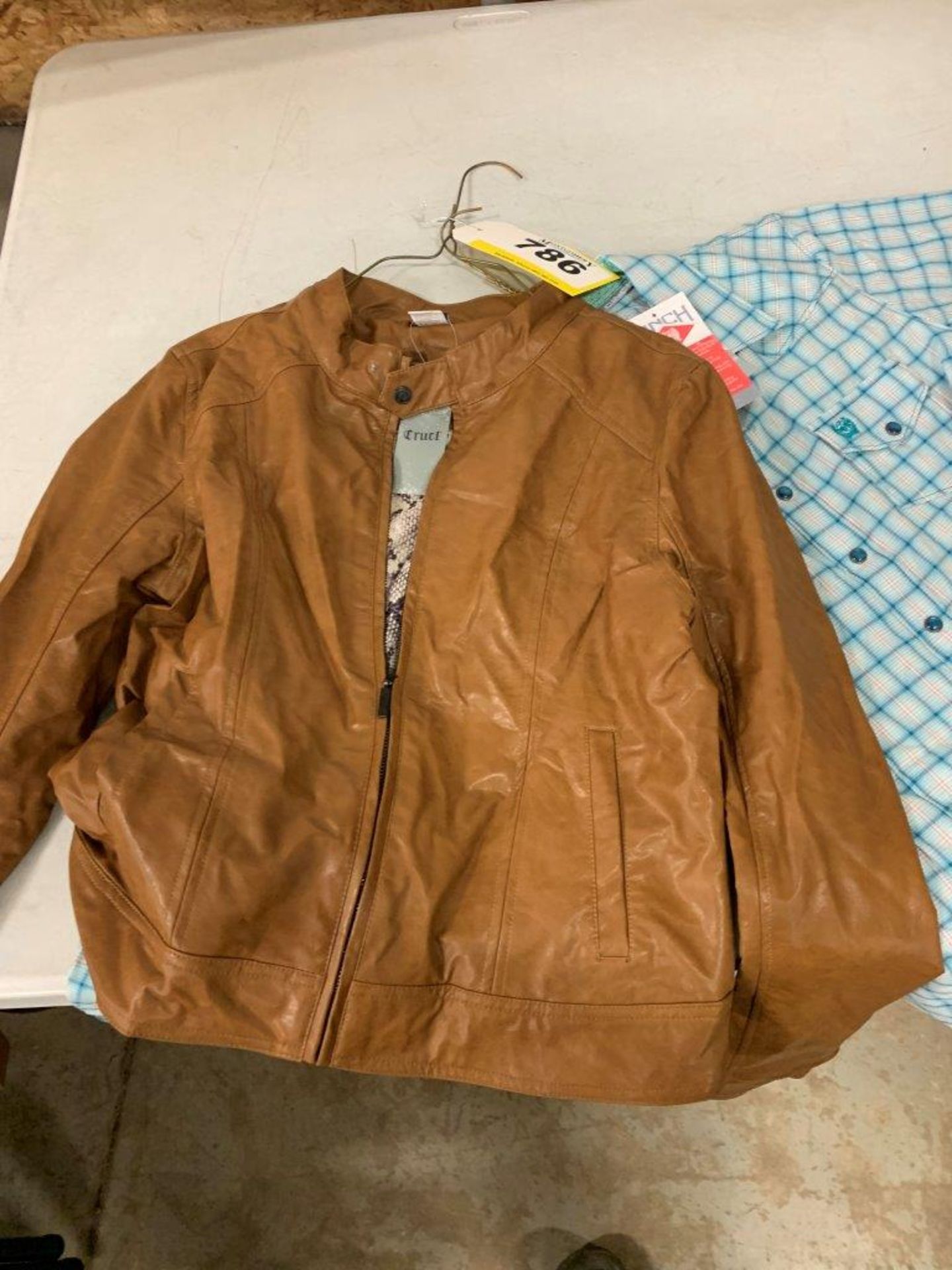 L/O 2- LADIES M BROWN PLEATHER JACKET & M BUTTON UP SHIRT - Image 2 of 5