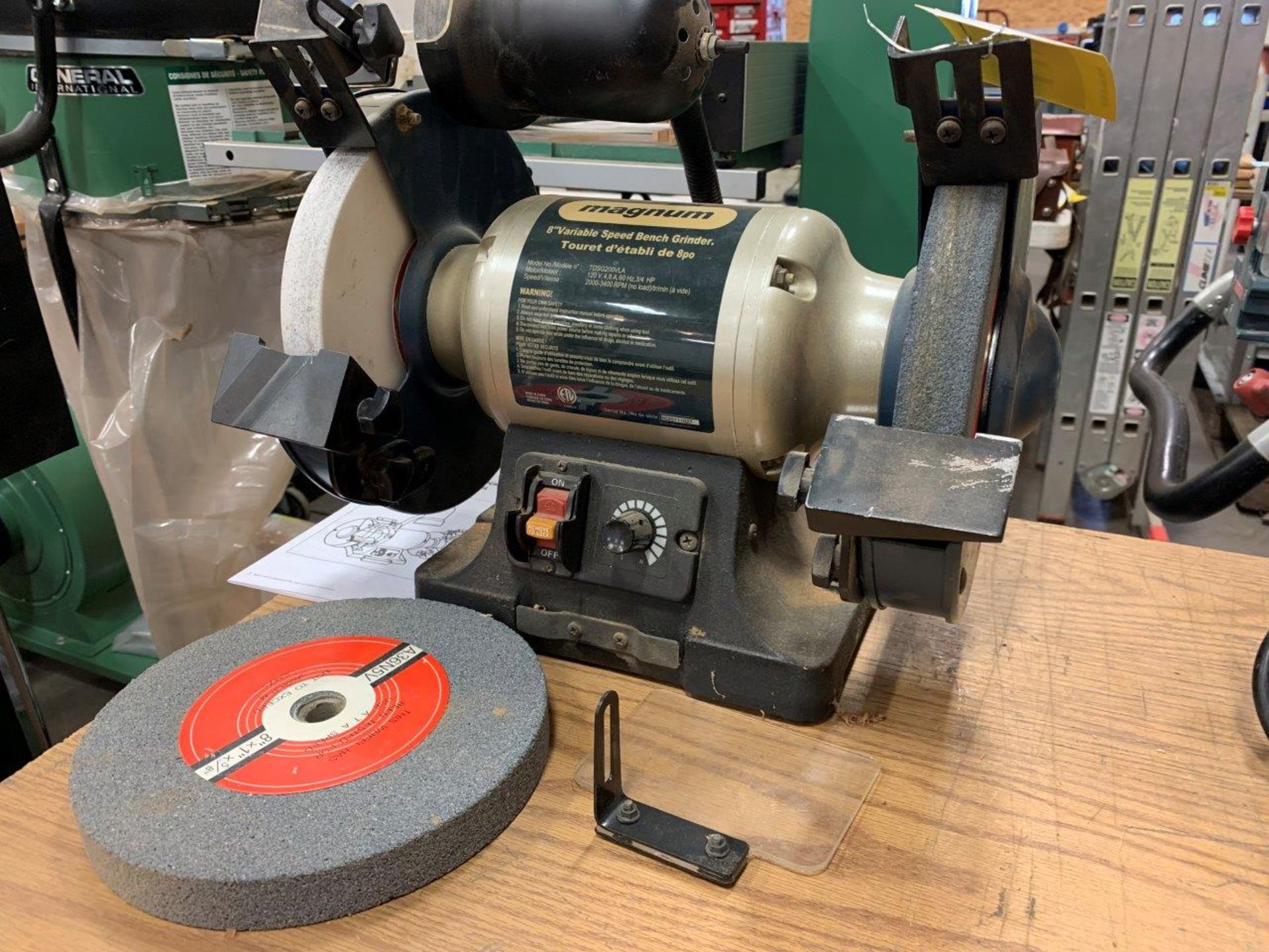 MAGNUM 8" VARIABLE SPEED BENCH GRINDER