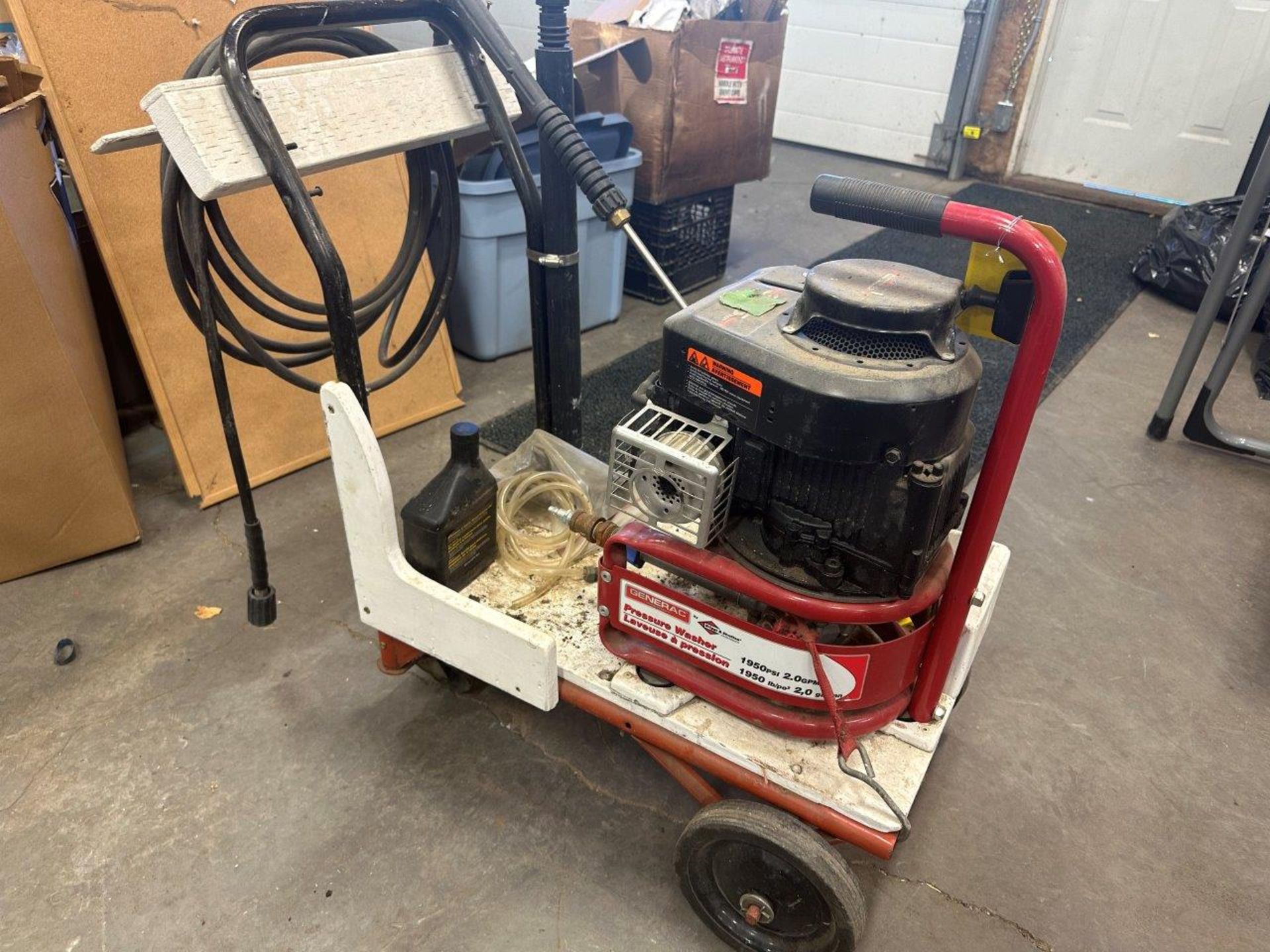 BRIGGS & STRATTON PRESSURE WASHER ON CART W/ HOSE AND WAND