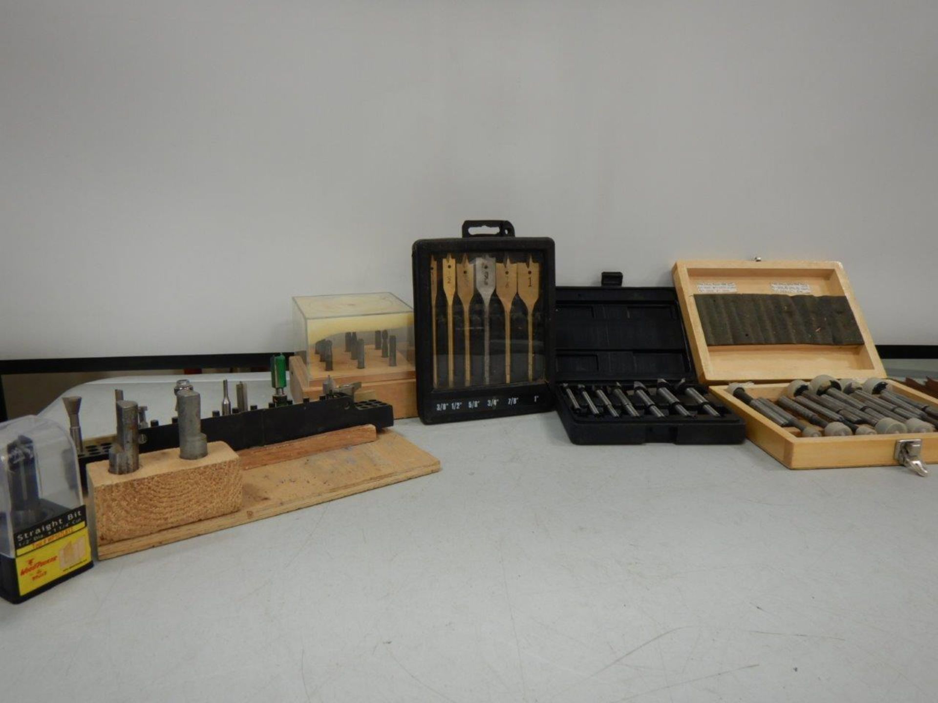 L/O ASSORTED ROUTER BITS AND DRILL BITS, SPADE BITS, ETC. - Image 2 of 6