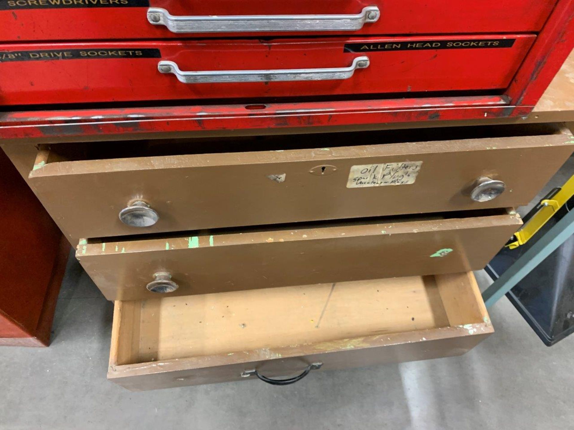 12-DRAWER METAL TOOLBOX ON ROLLING WOODEN 3-DRAWER CABINET - Image 6 of 6