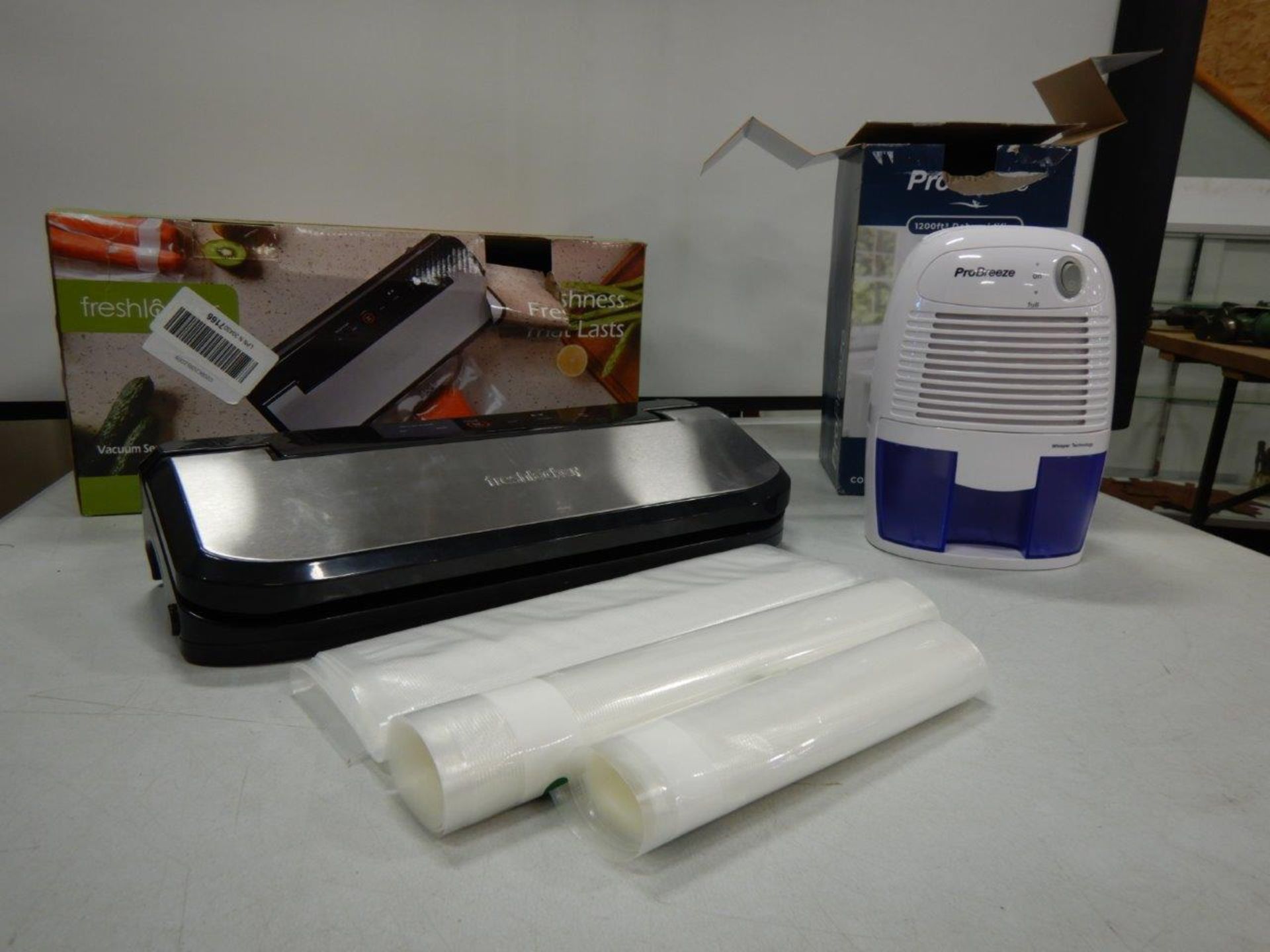 FRESHLOCKER VACUUM SEALER VS160S AND DEHUMIDIFIER