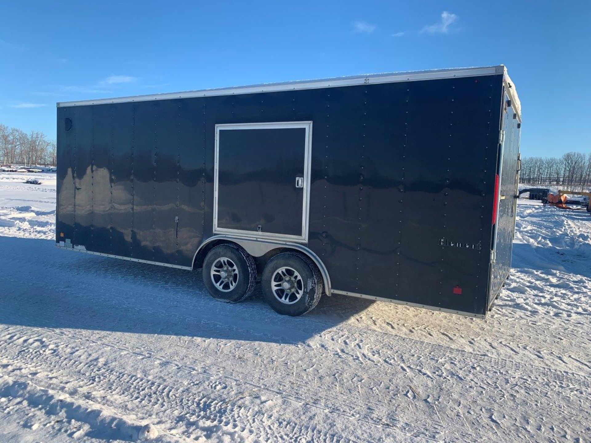 2010 20FTX8FT LOOK ENCLOSED T/A TRAILER W/ REAR RAMP DOOR, SIDE ACCESS DOOR, FRONT MAN DOOR, 5250LBS - Image 2 of 7