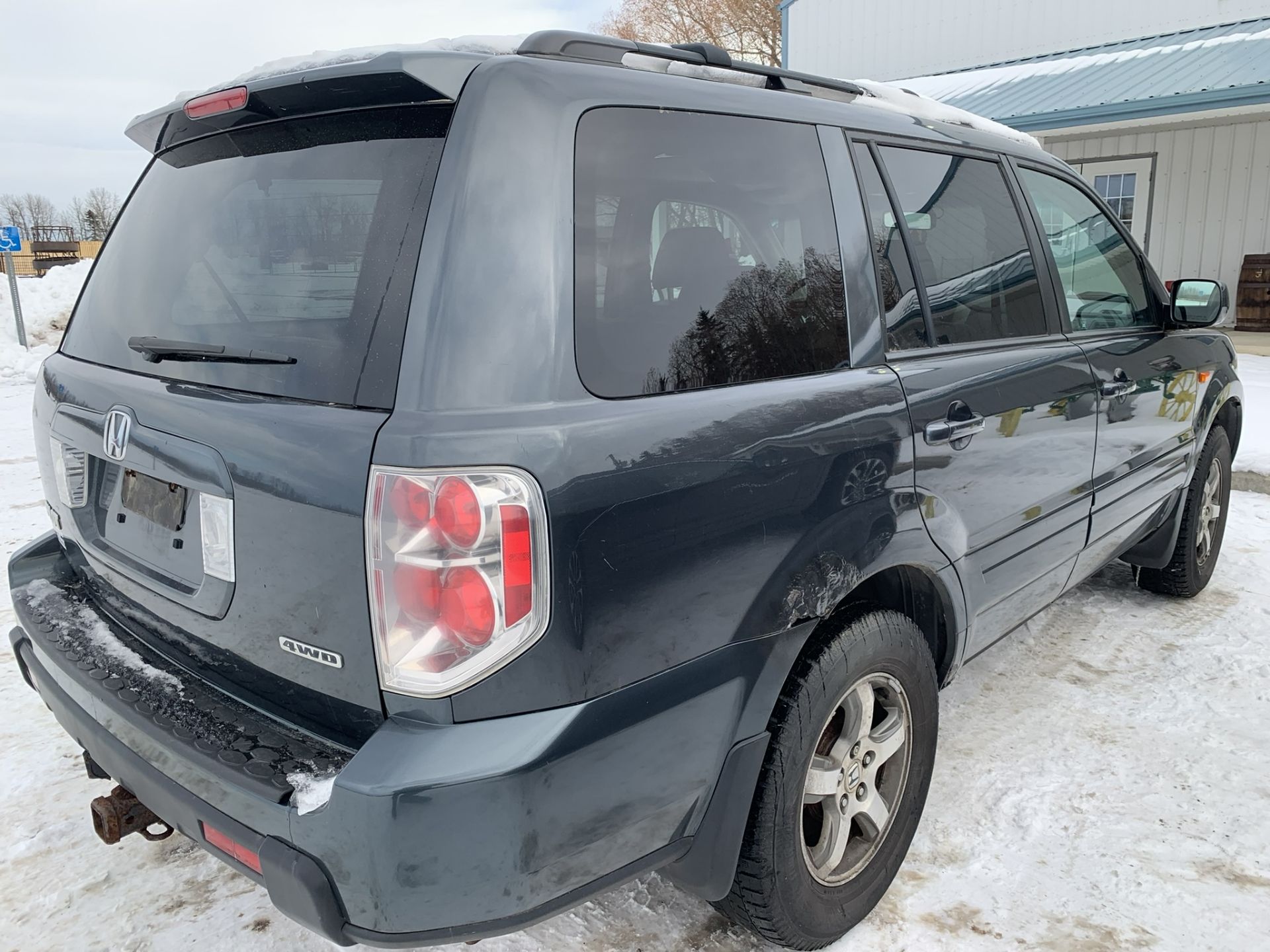 2006 HONDA PILOT SUV, AWD, V6, 4DR, LEATHER, APROX. 375,000 KMS SHOWING, S/N 2HKYF18546H003826 - Image 3 of 10