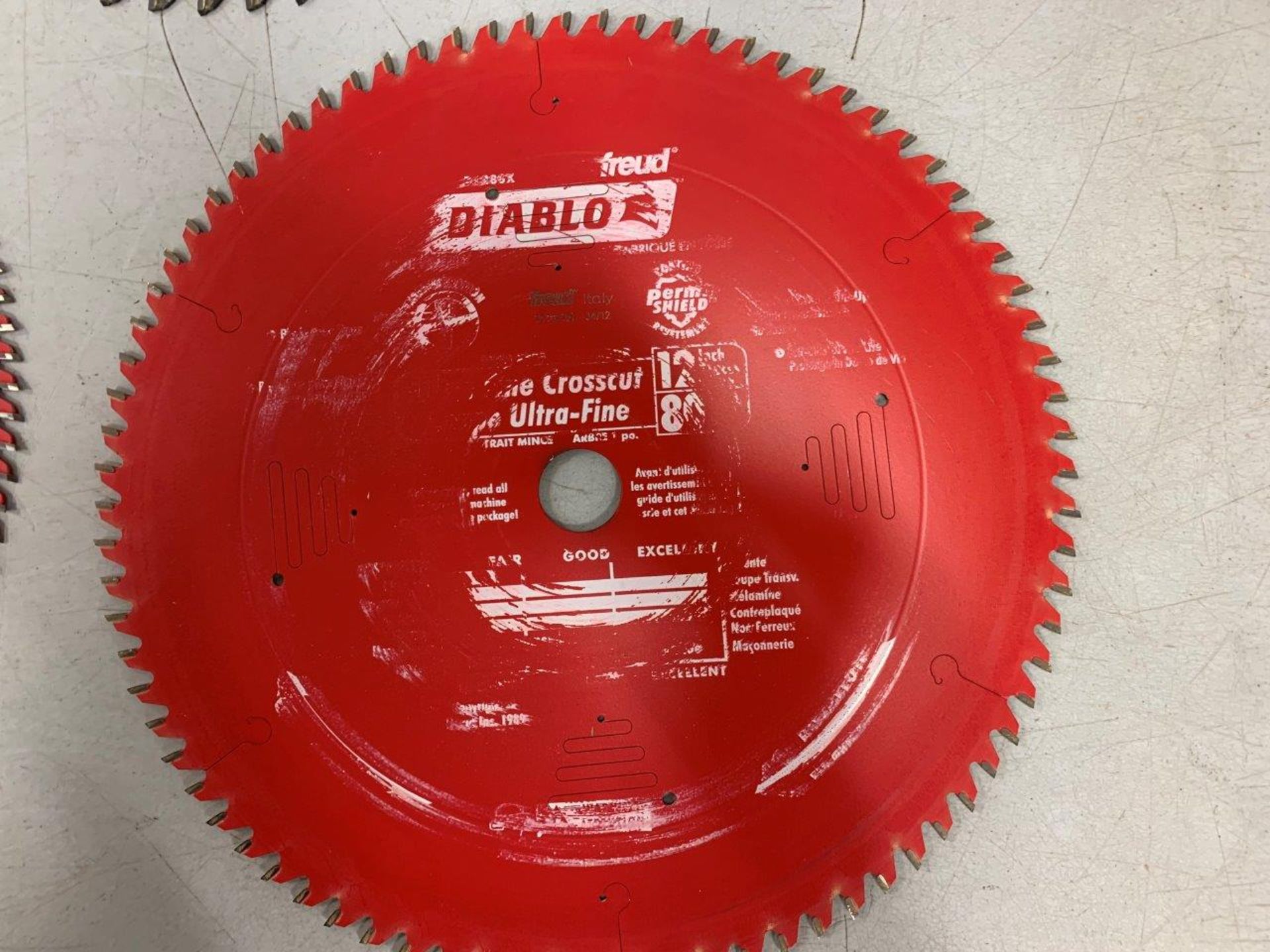 FREUD 10" 40 TOOTH GP, FREUD 12" 100 TOOTH FINISHING, SAW BLADES, FREUD & BOSCH USED 12" SAW BLADES - Image 4 of 6