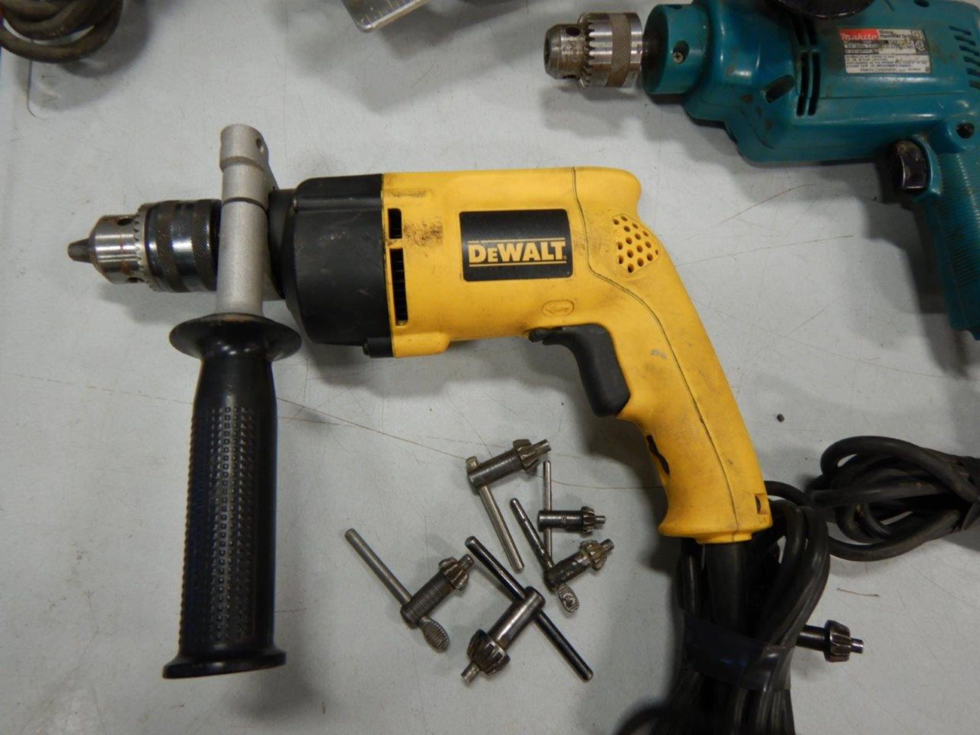 MAKITA ELEC. CIRCULAR SAW, MAKITA AND DEWALT 3/8" ELEC. DRILLS - Image 2 of 5