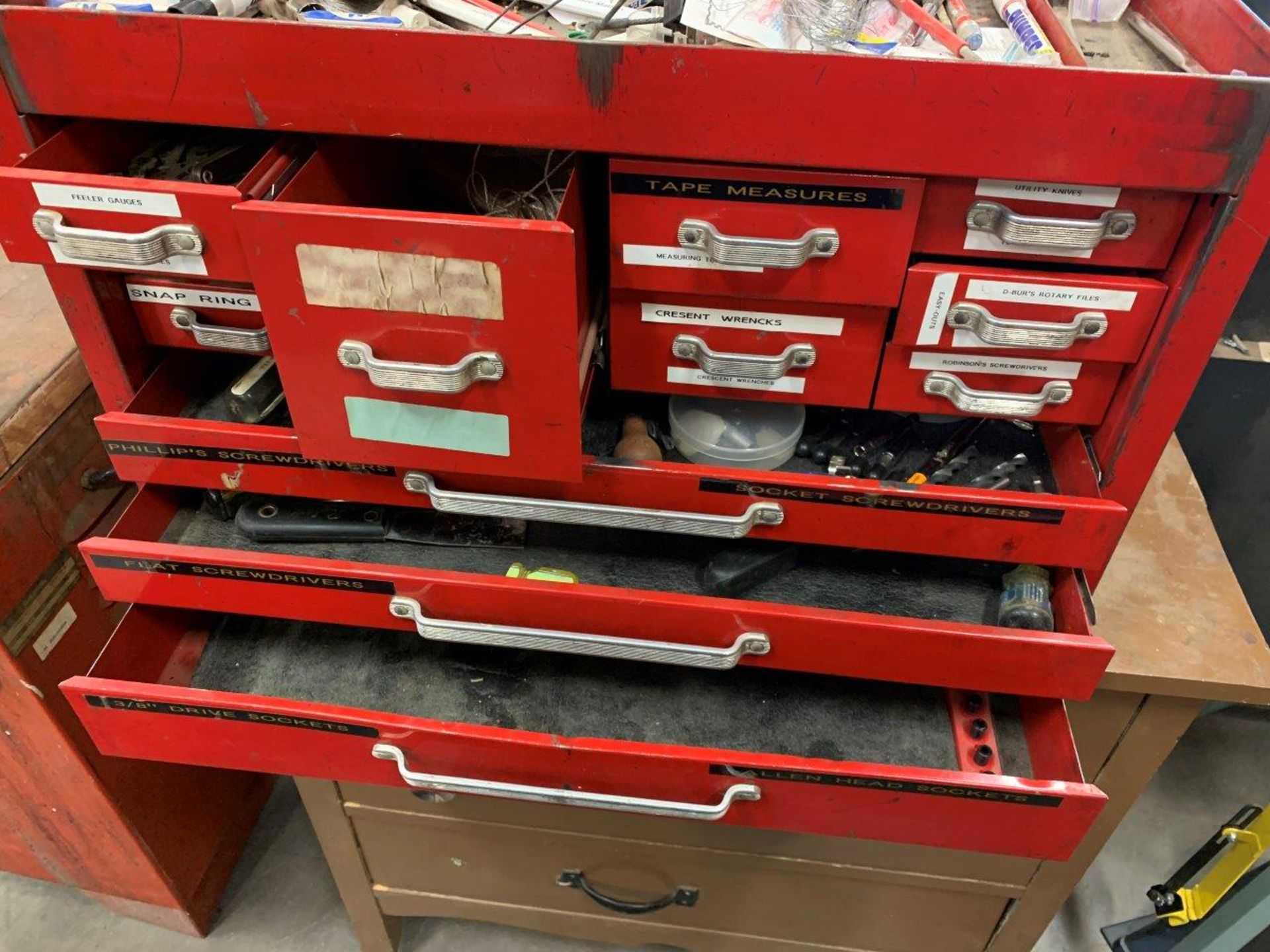 12-DRAWER METAL TOOLBOX ON ROLLING WOODEN 3-DRAWER CABINET - Image 3 of 6