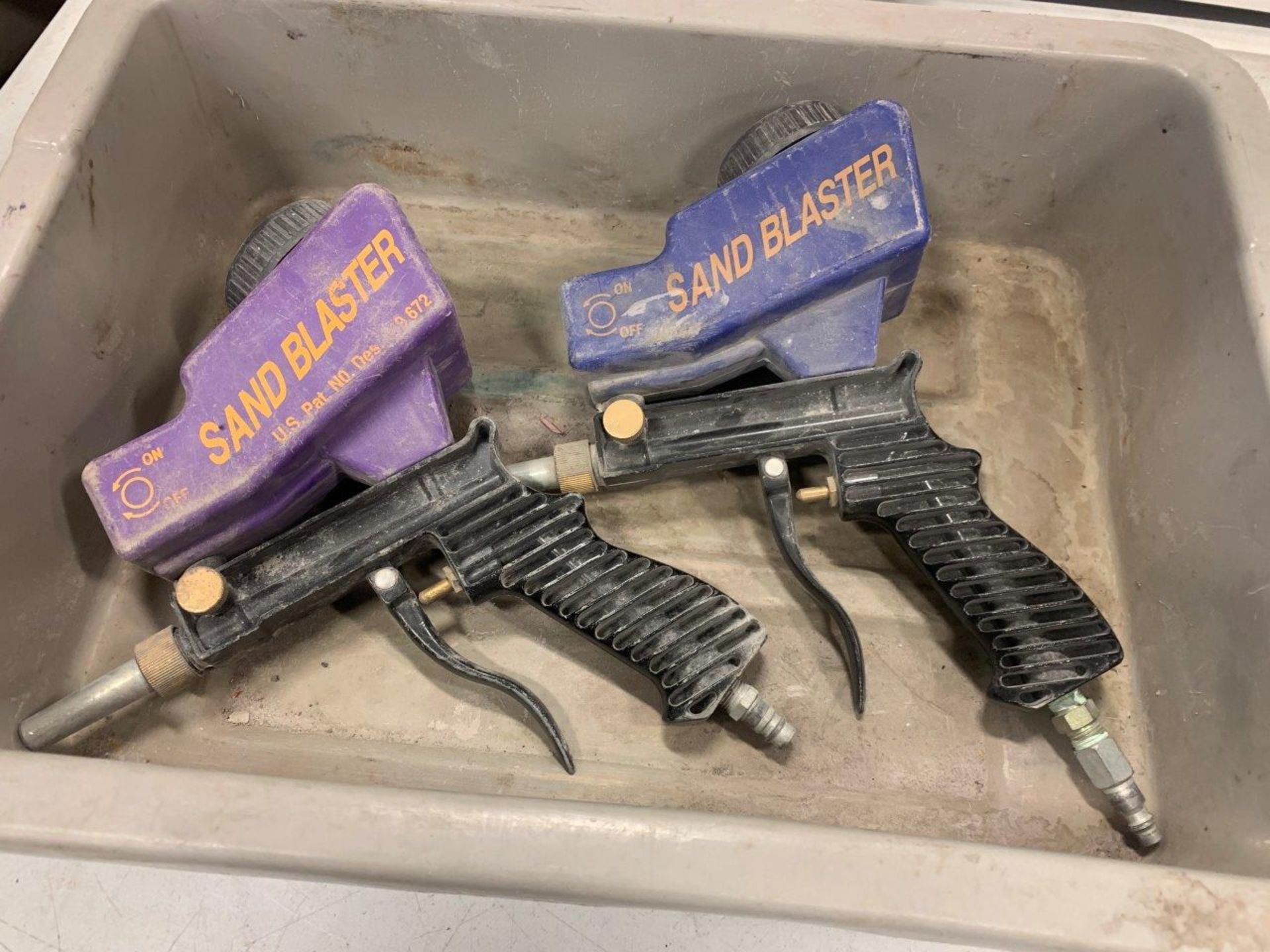 2-PORTABLE PNEUMATIC SANDBLASTER GUNS