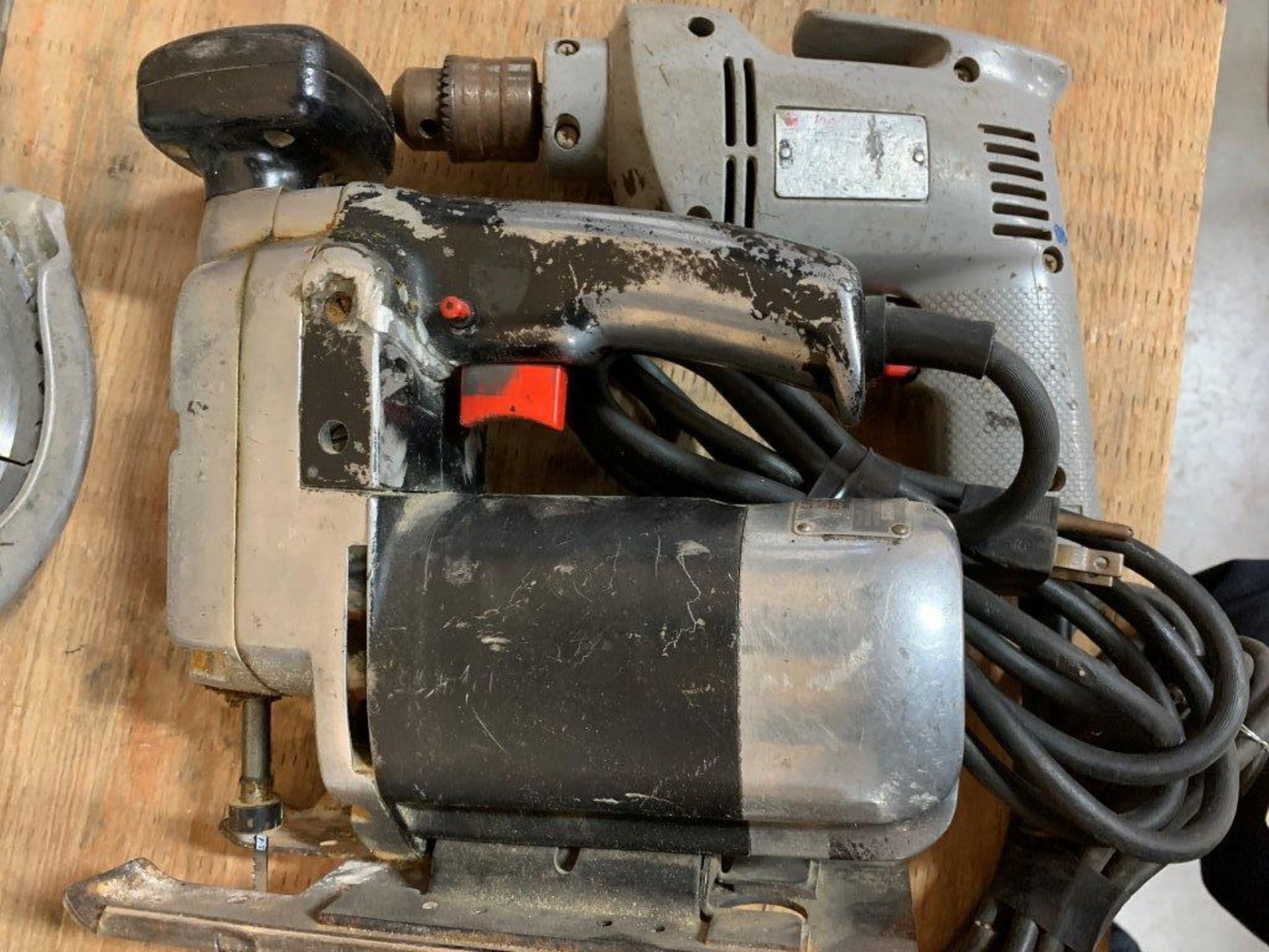 VINTAGE ELEC. POWER TOOLS, B&D CIRCULAR SAW, MAKITA 3/8" DRILL, CRAFTSMAN JIG SAW - Image 3 of 4