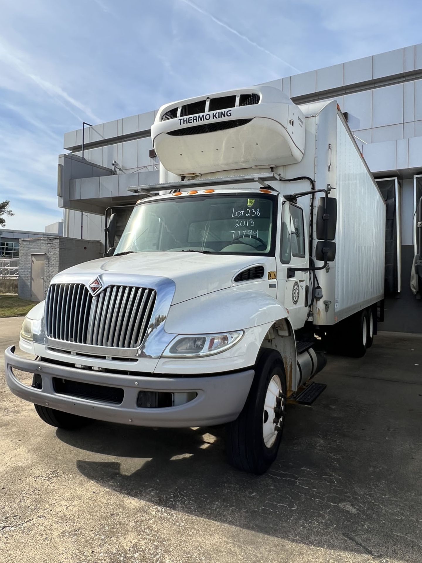 2013 INTL 4400 SBA 6 REFRIGERATED TRUCK