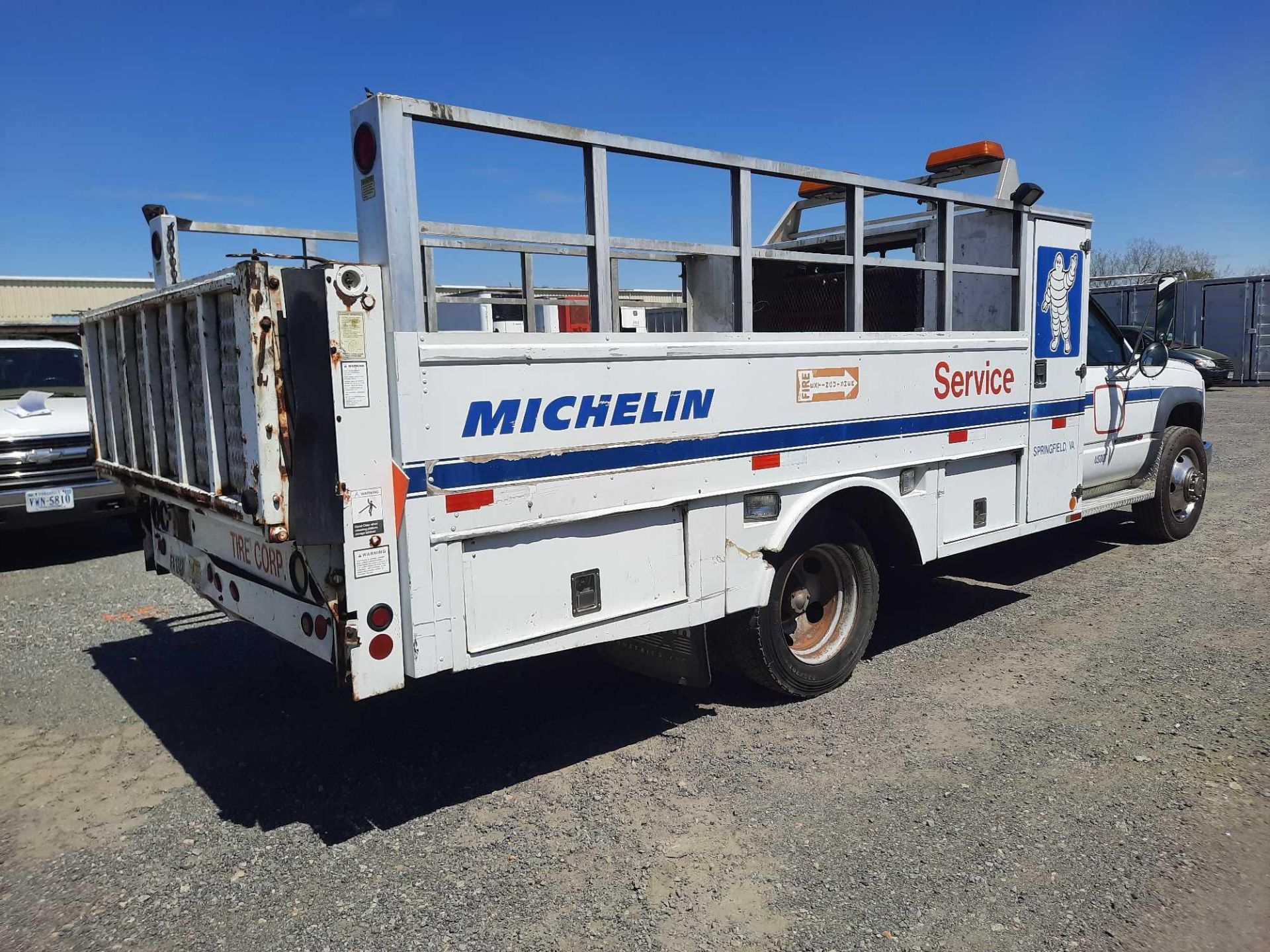 2001 GMC 3500HD Service Truck - Image 5 of 46