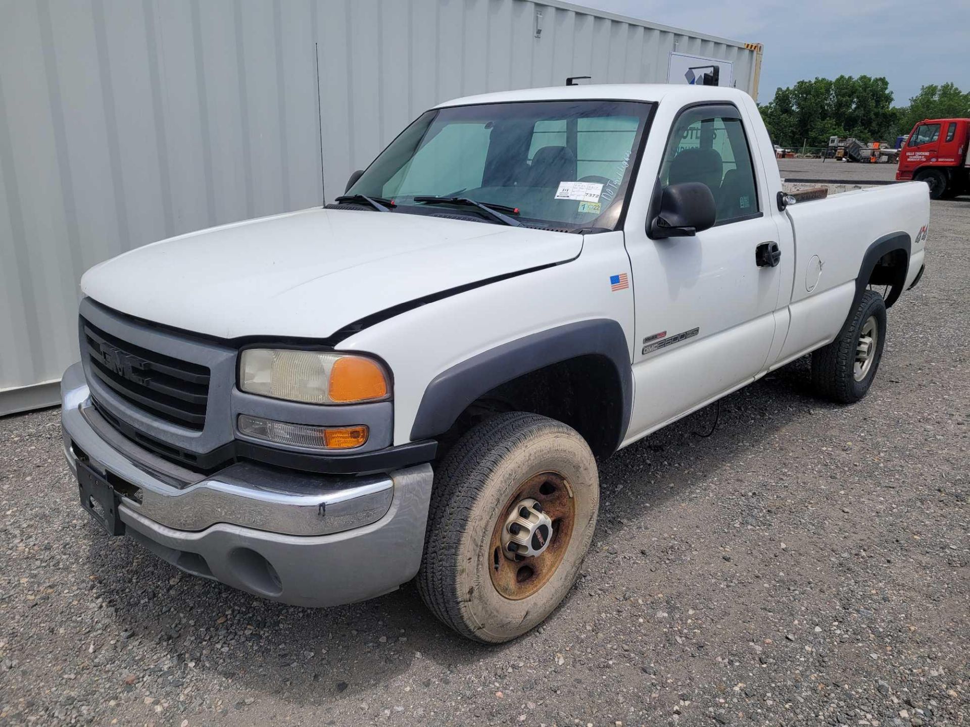 2005 GMC 2500HD Pickup Truck