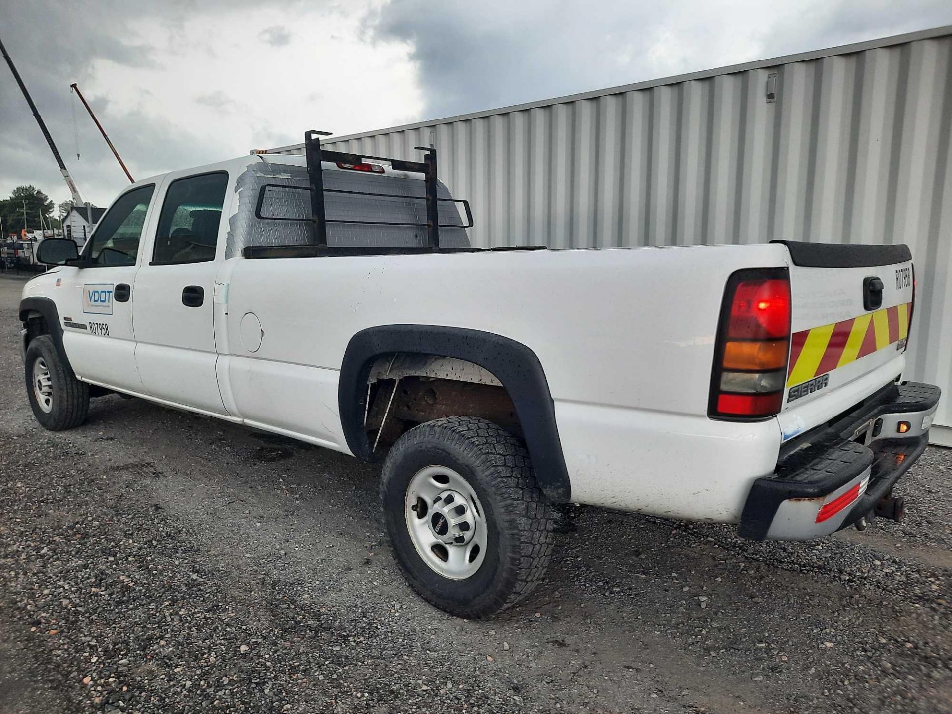 2005 GMC Sierra 2500 Pickup Truck - Image 8 of 32