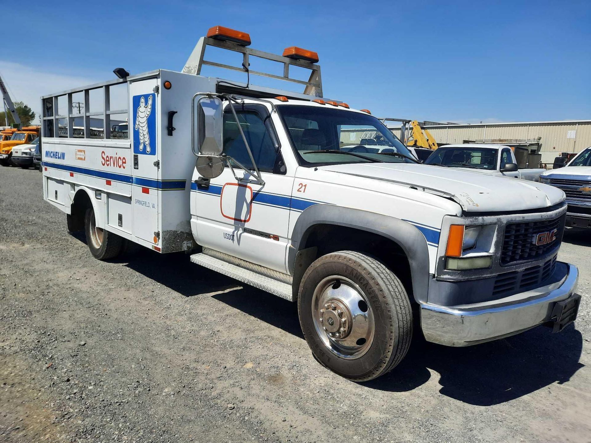 2001 GMC 3500HD Service Truck - Image 2 of 46