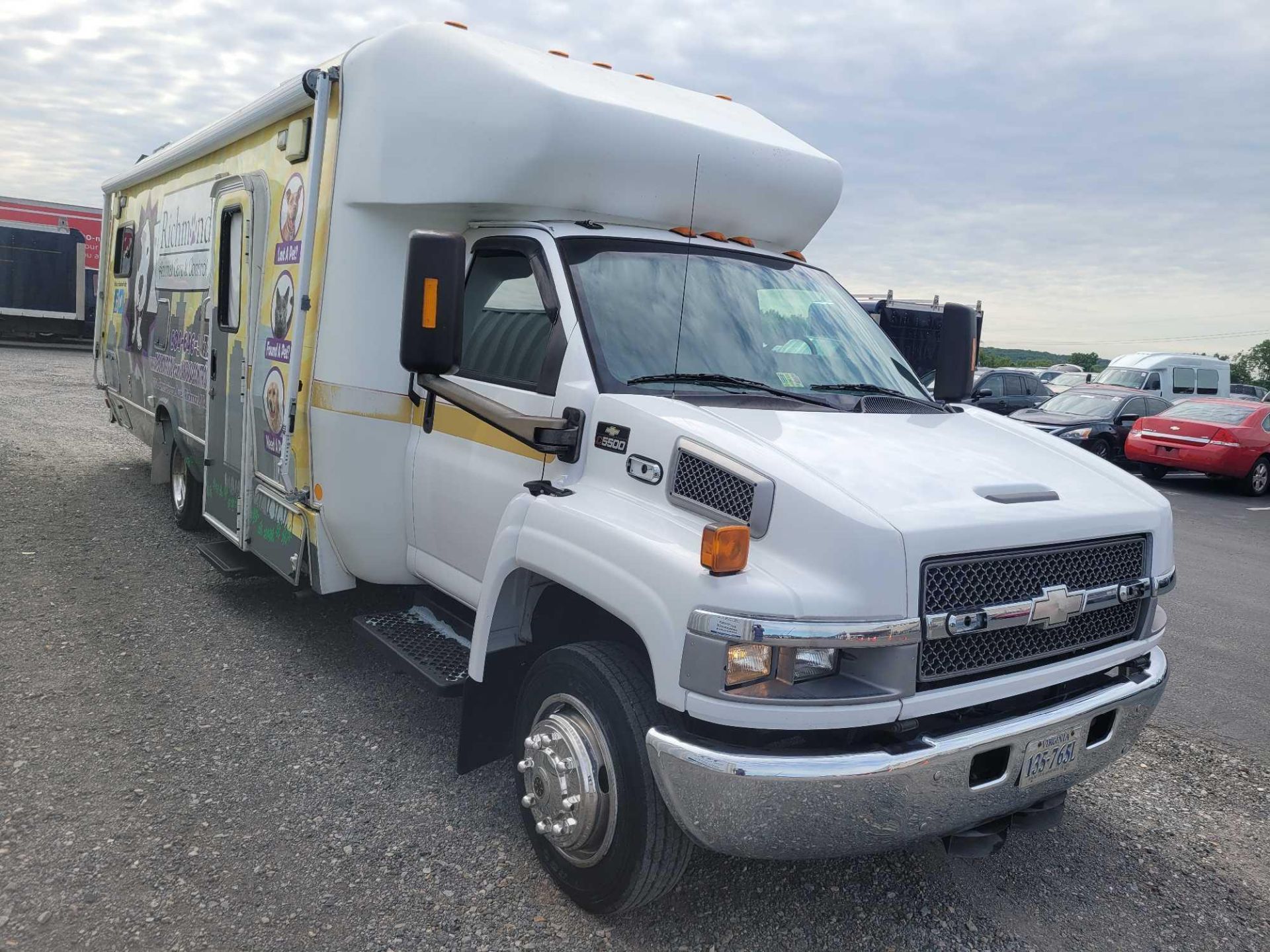 2006 Chevy C5500 Richmond Animal Care & Control Shuttle Bus - Image 7 of 70