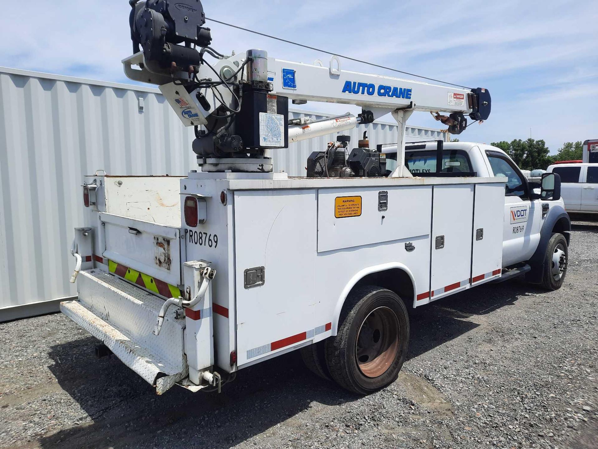 2008 Ford F450 Utility Body Truck W/ 2008 Gardner Denver CAERSA22HGR7 Air Compressor - Image 3 of 30