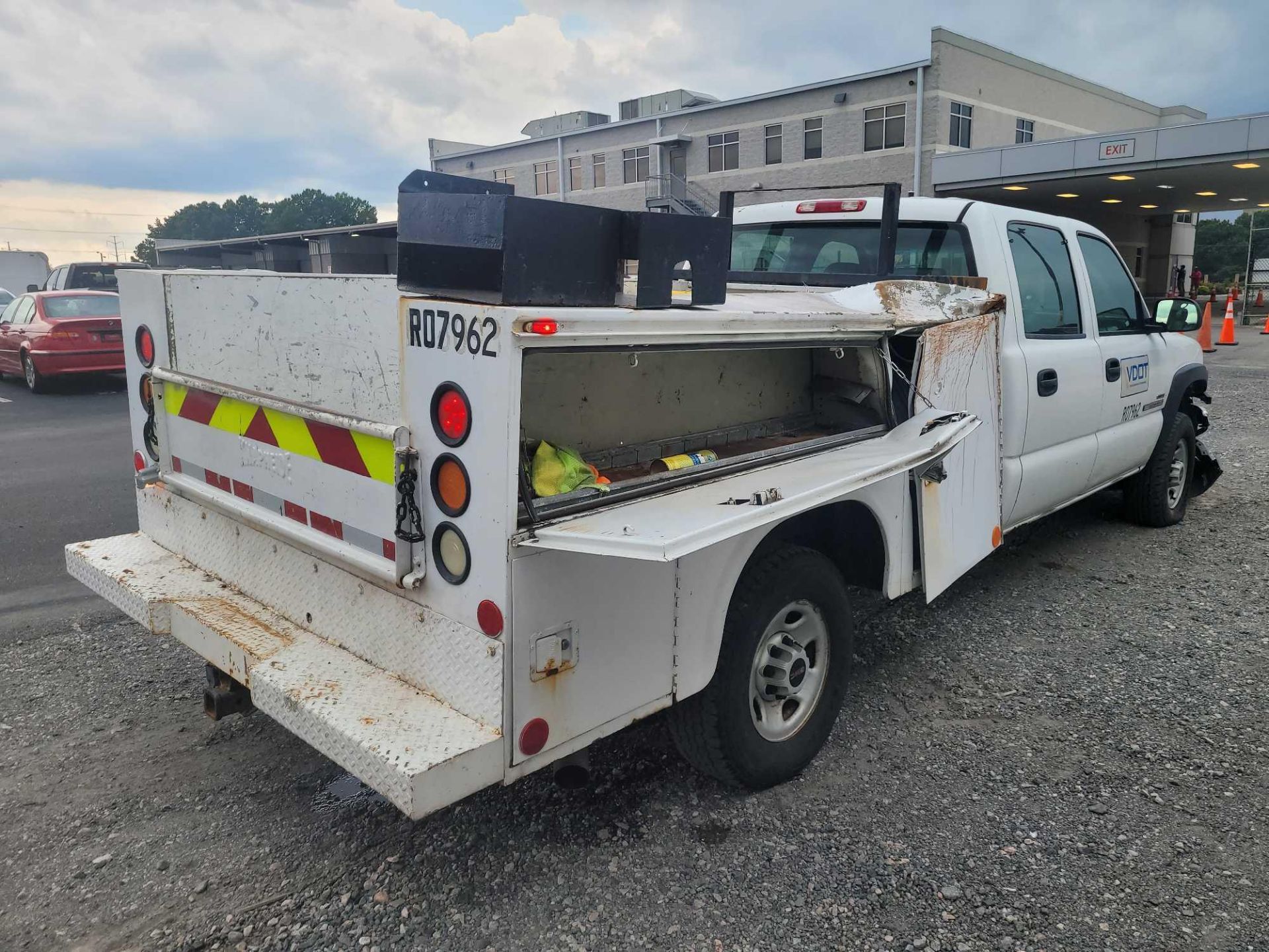 2005 GMC 2500 Crew Cab Service Truck - Image 5 of 52