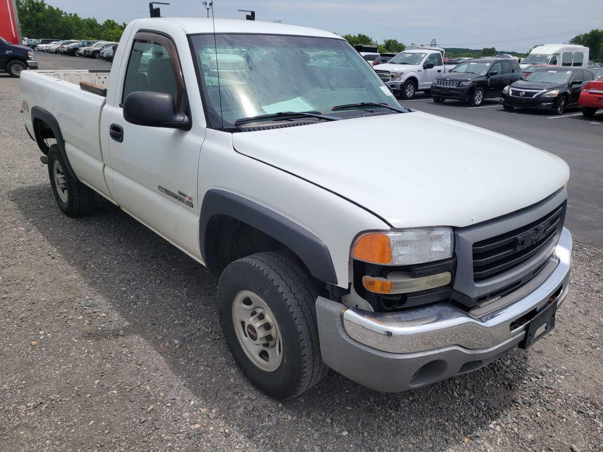 2005 GMC 2500HD Pickup Truck - Image 7 of 42