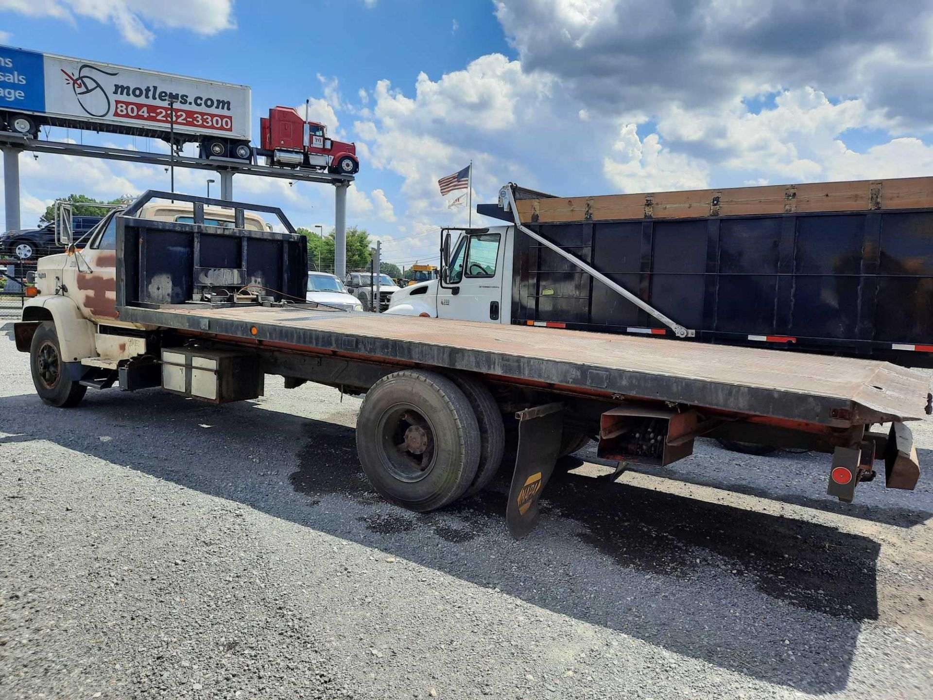 GMC C7000 Topkick S/A Rollback Truck - Image 3 of 36