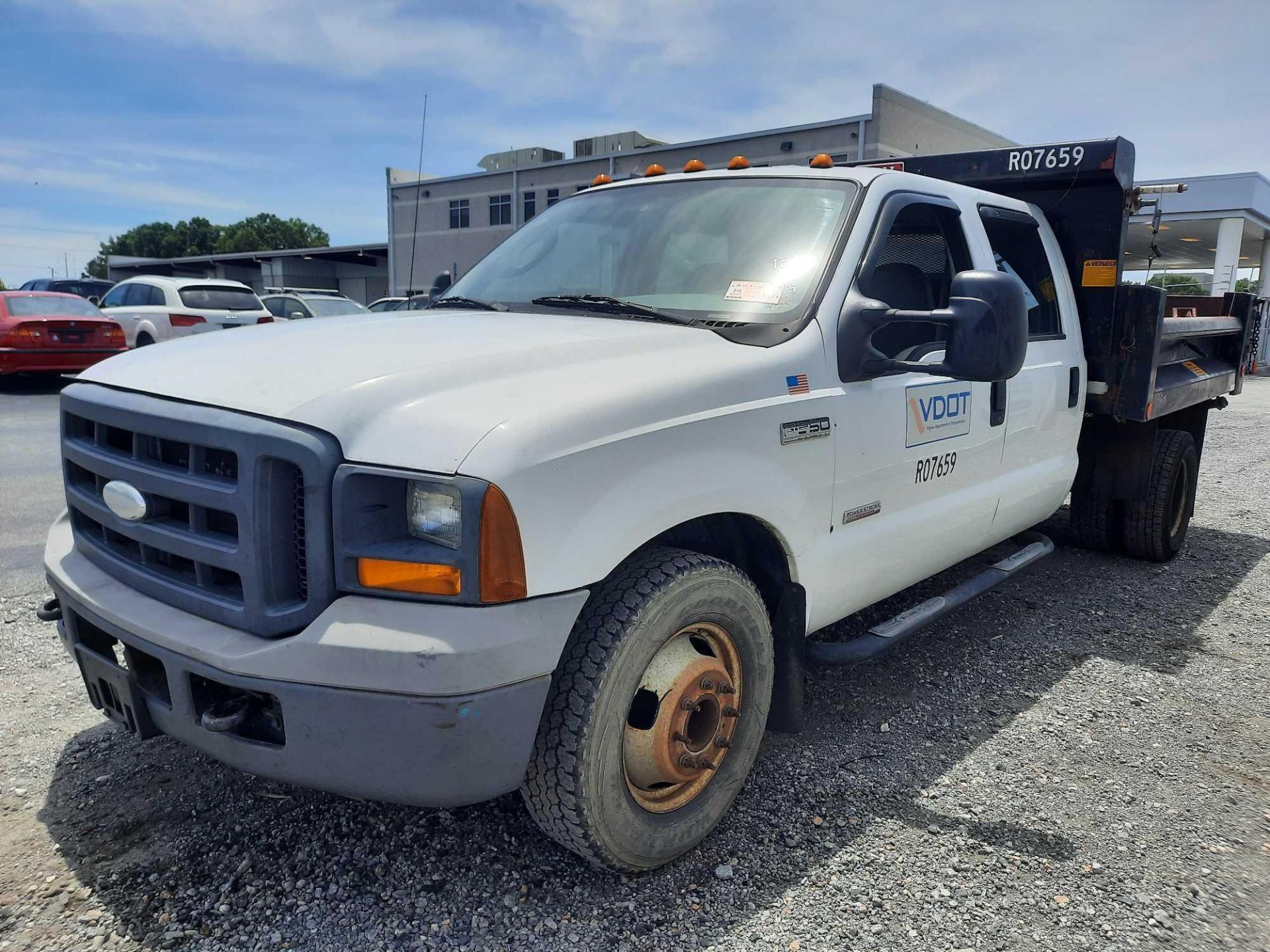 2005 Ford F350 Dump Truck - Image 2 of 40