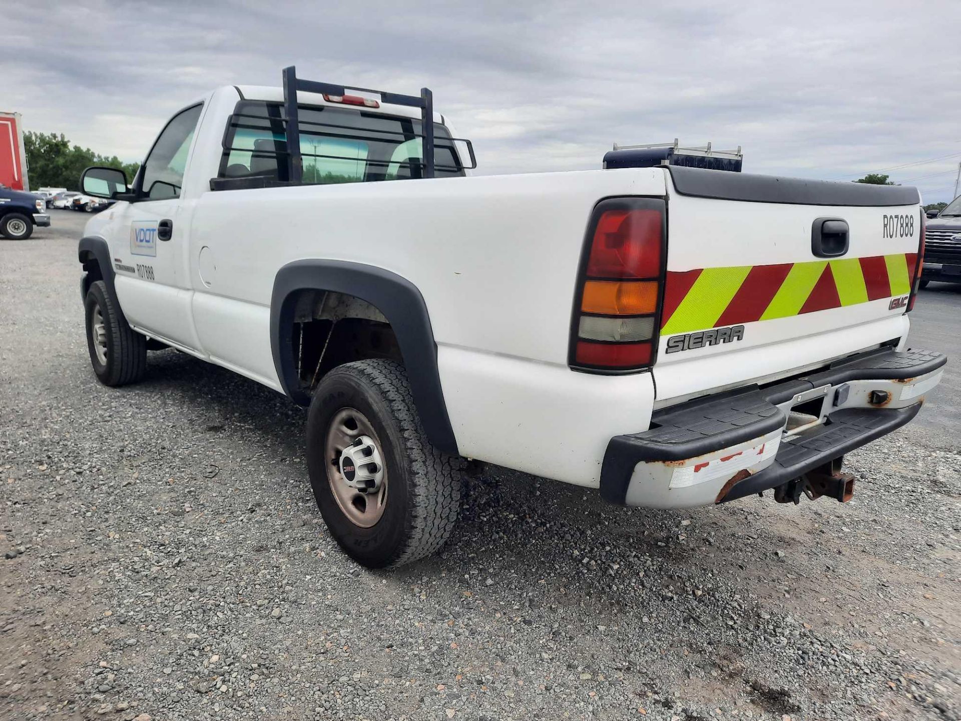 2005 GMC 2500 Pickup Truck - Image 7 of 26