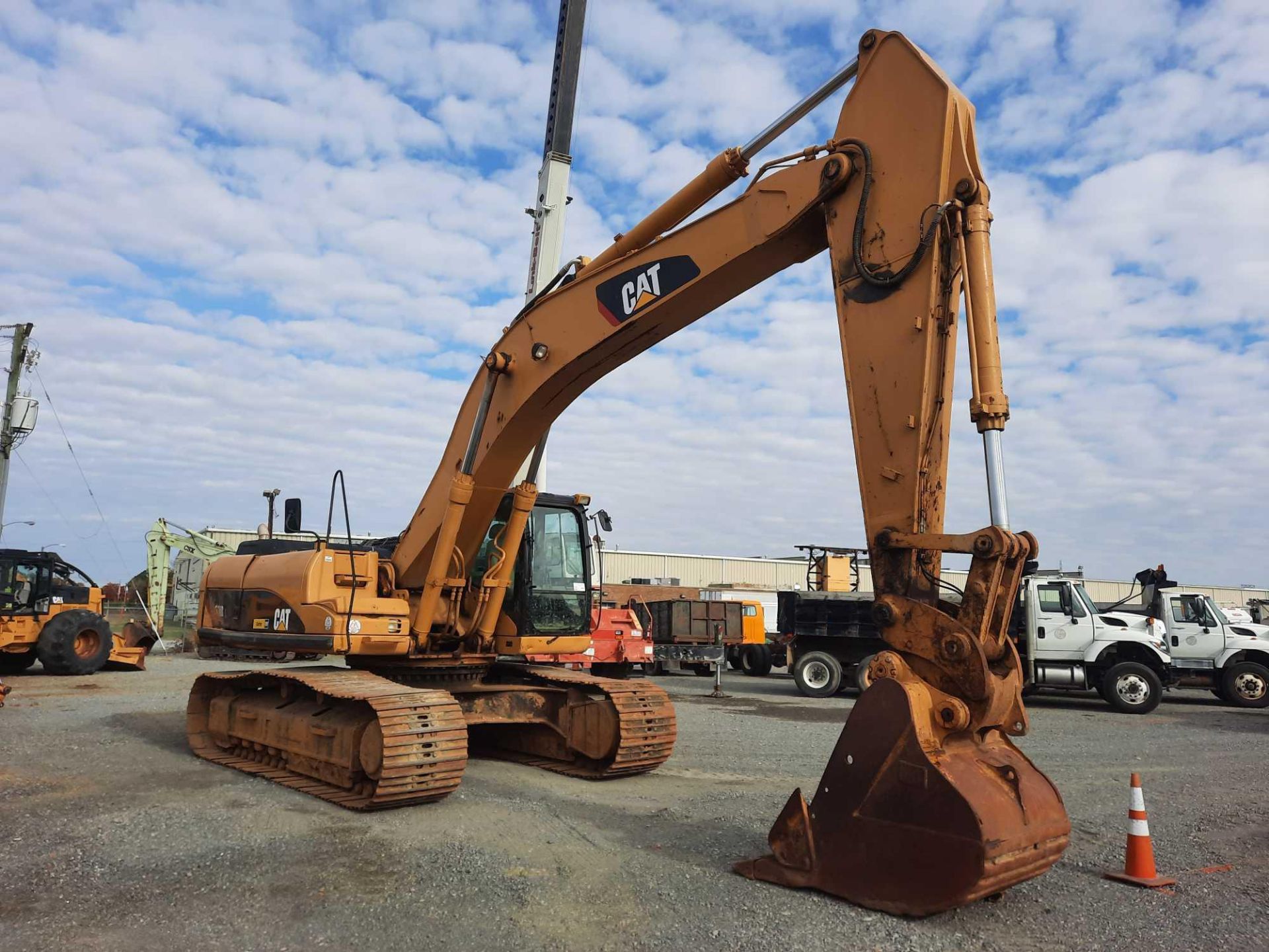 (SUBJECT TO OWNER CONFIRMATION) 2007 Caterpillar 330DL Excavator - Image 5 of 80