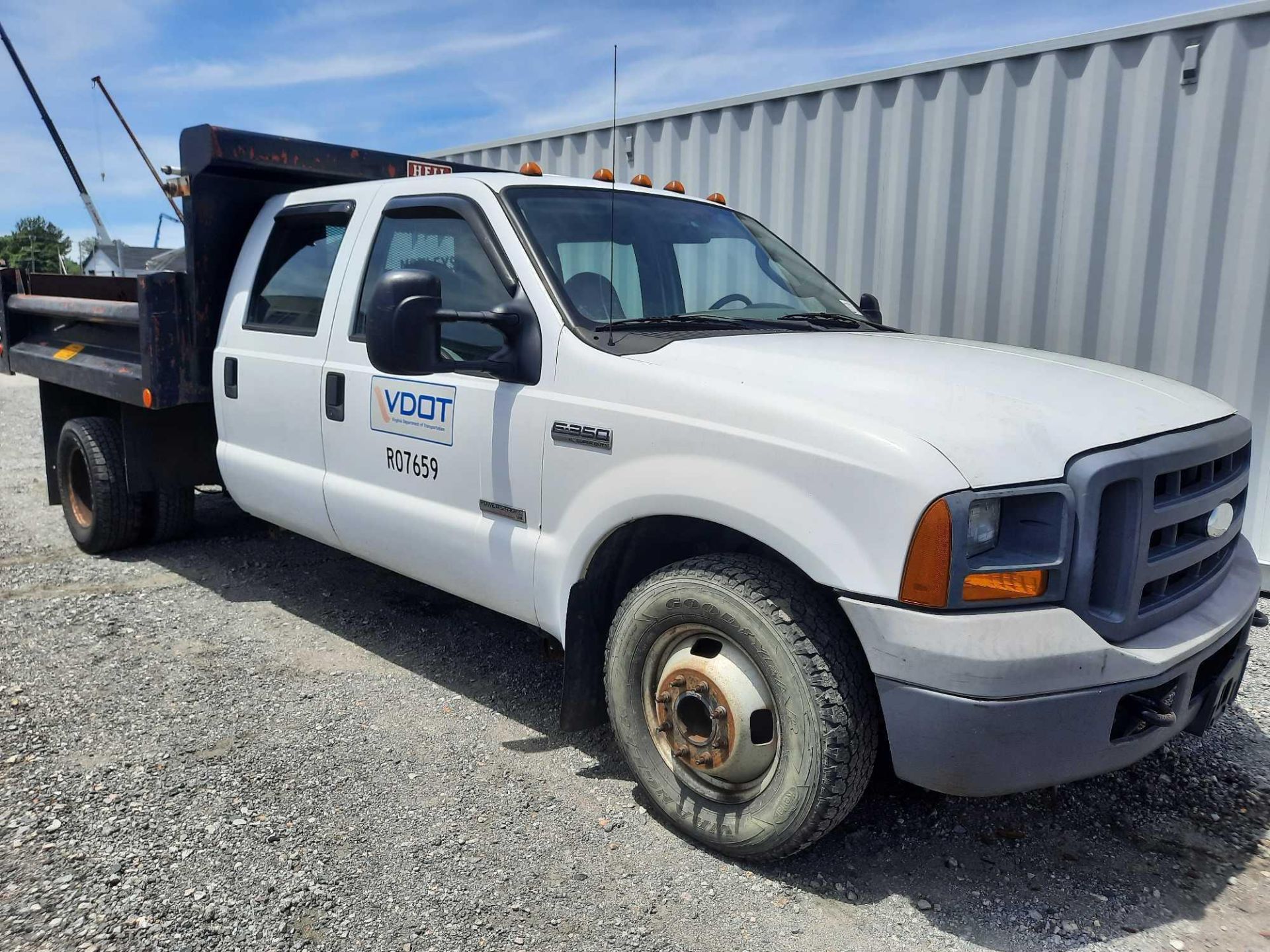 2005 Ford F350 Dump Truck - Image 4 of 40