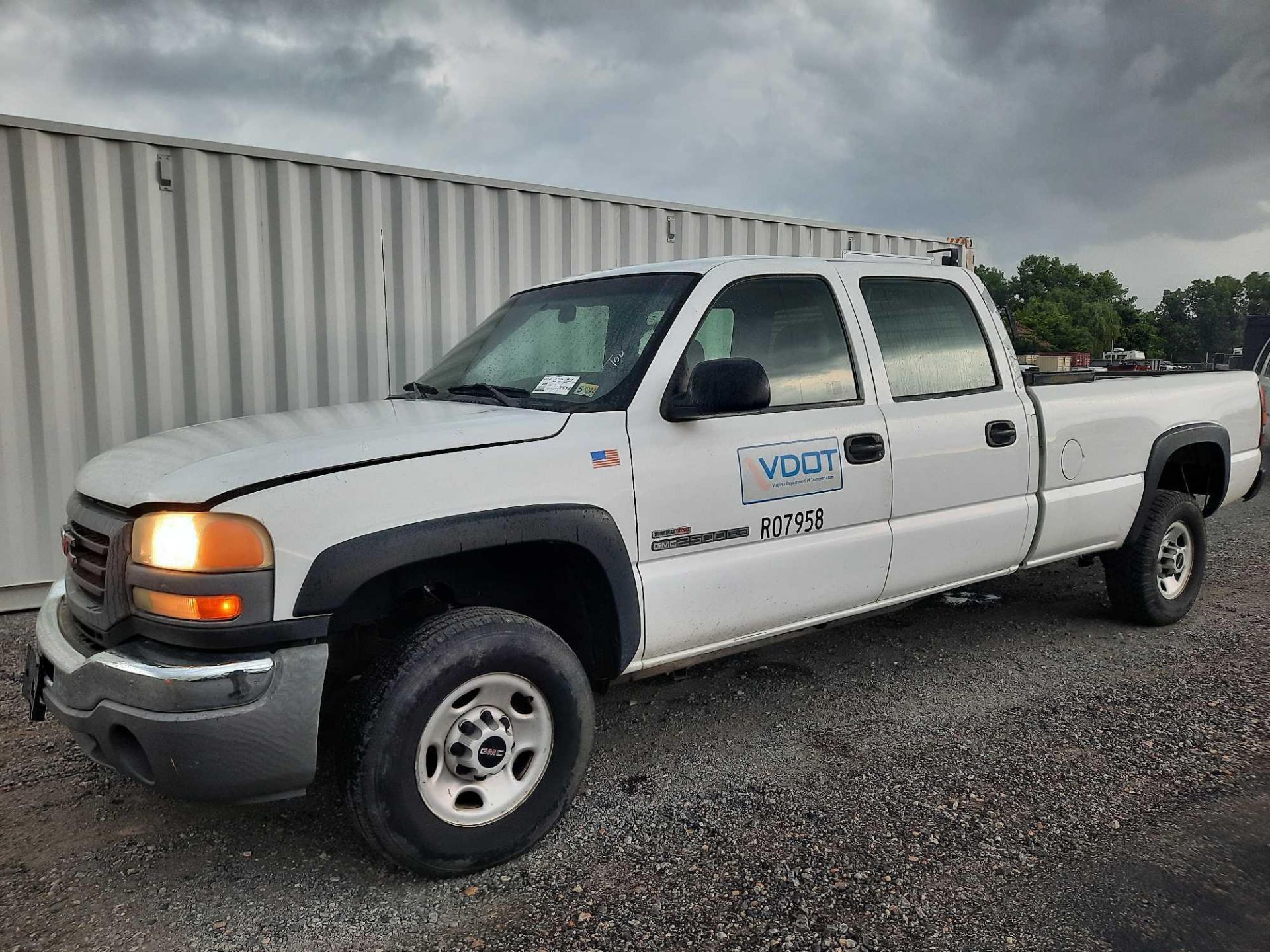 2005 GMC Sierra 2500 Pickup Truck